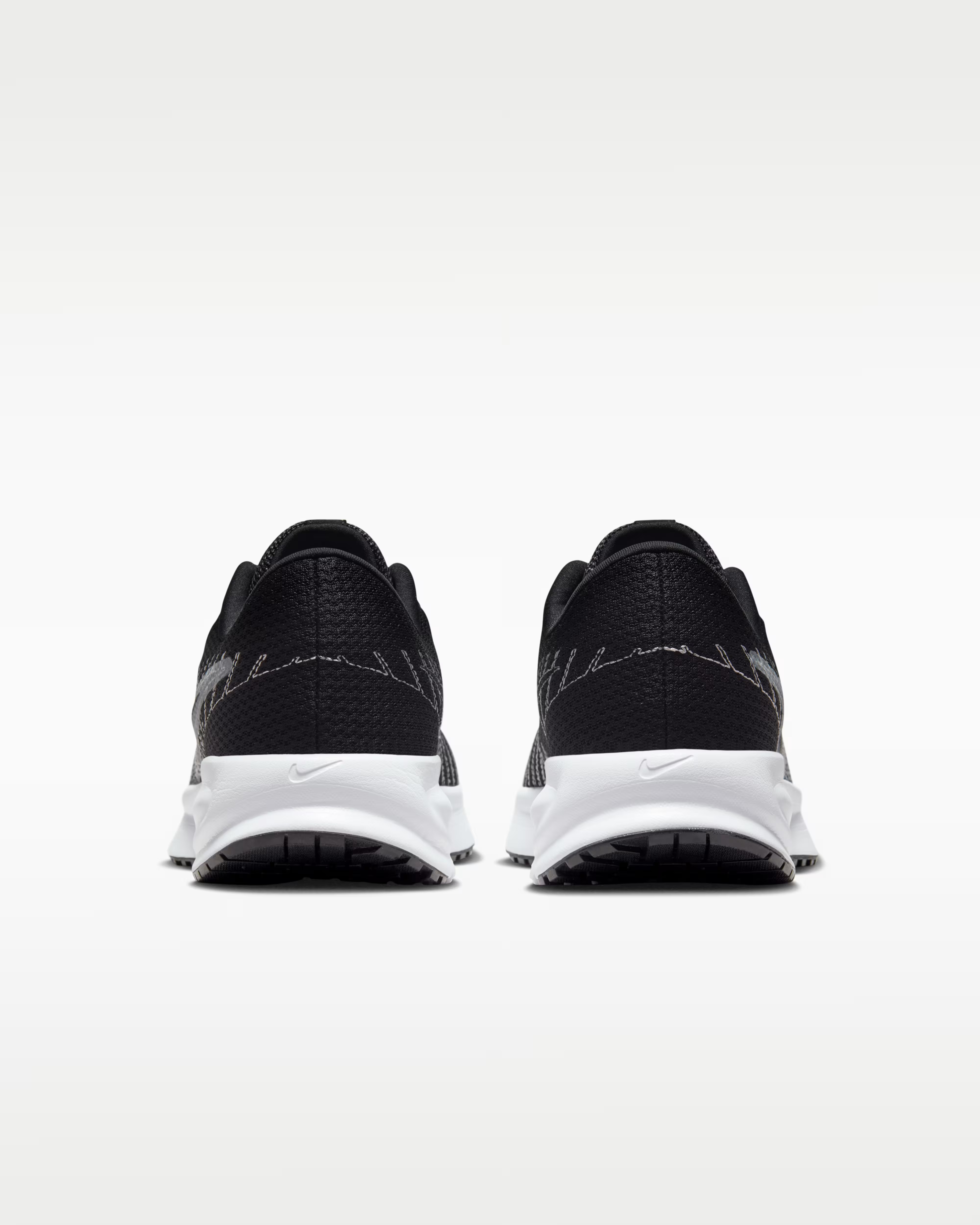 Кроссовки женские Nike W Run Defy HM9593-002 40,5 (9 US) черные фото4