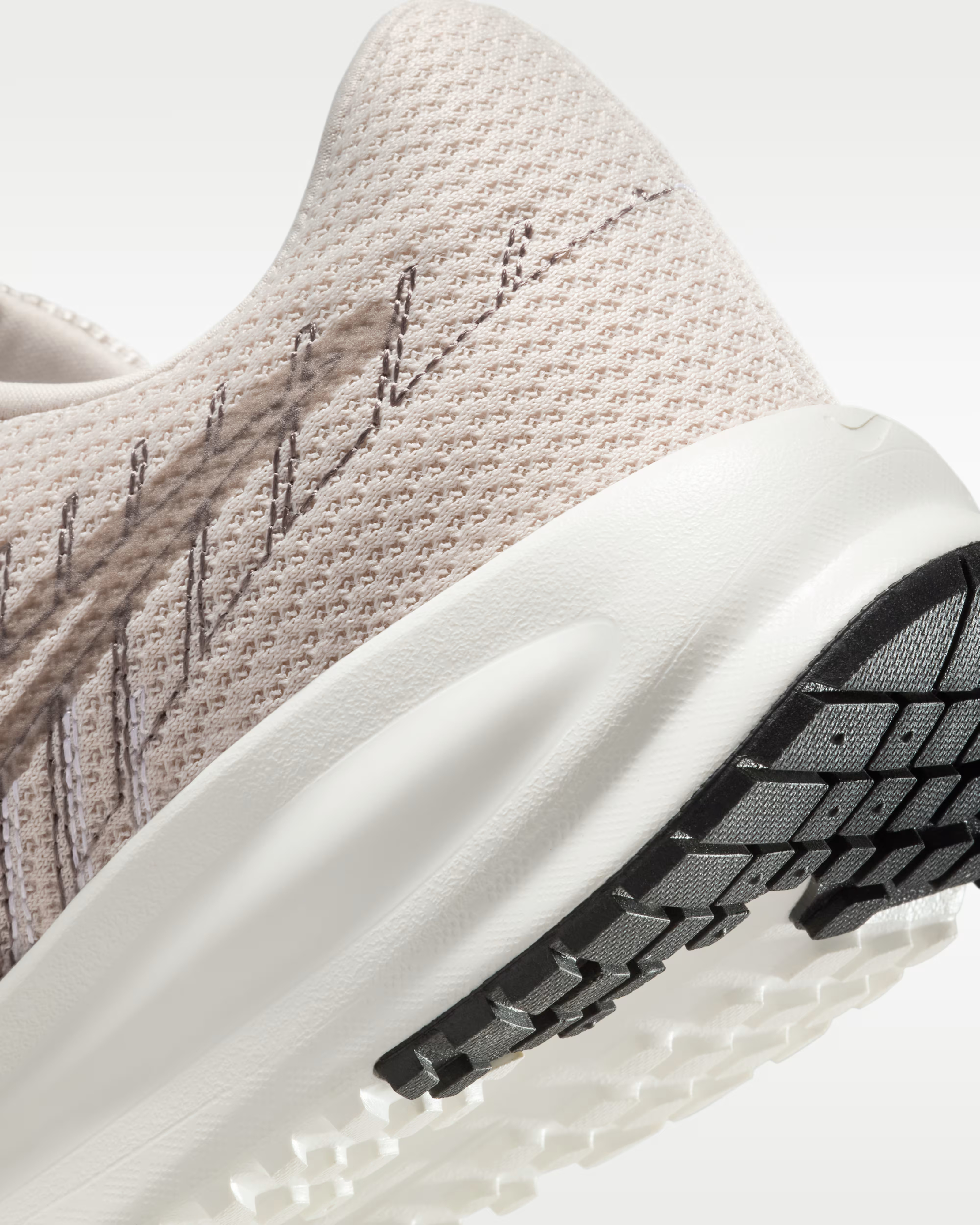 Кроссовки женские Nike W Run Defy HM9593-100 39 (8 US) молочные фото8