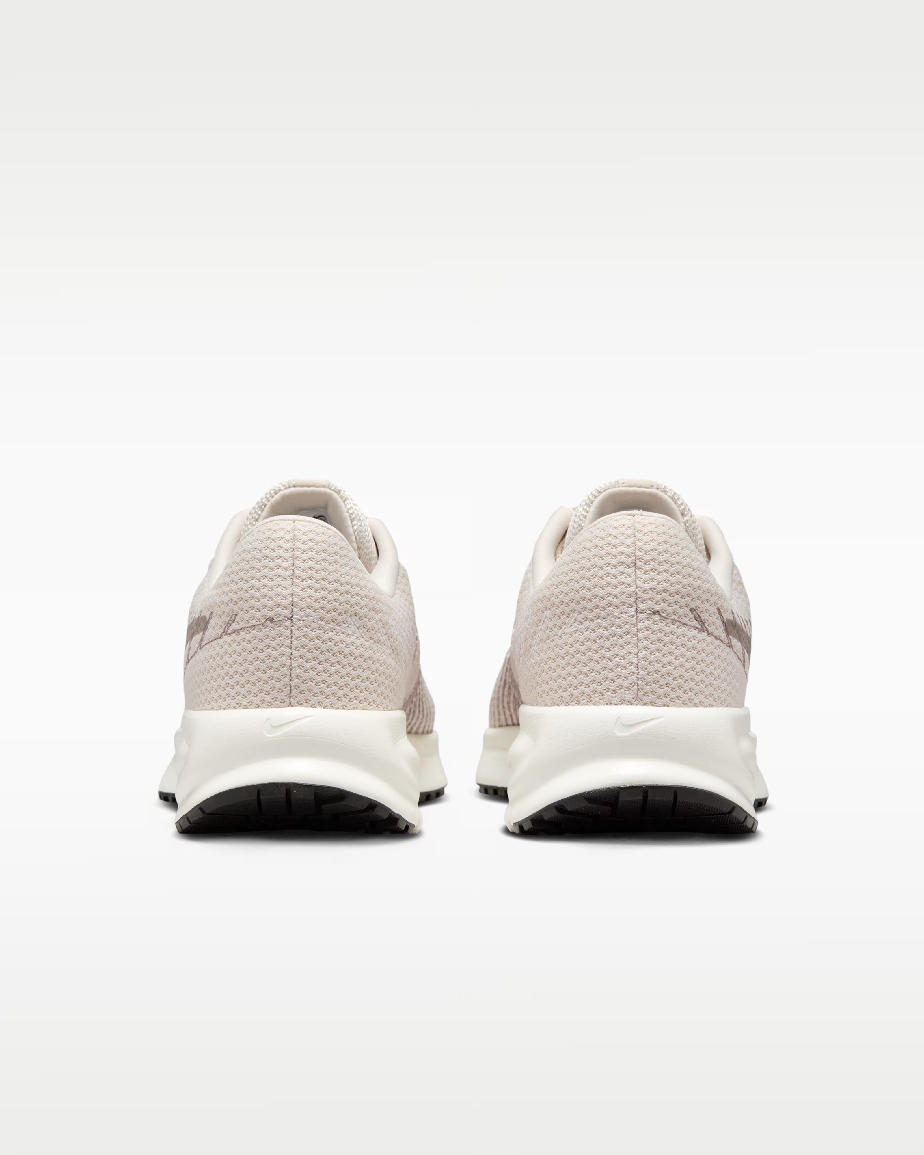 Кроссовки женские Nike W Run Defy HM9593-100 38 (7 US) молочные фото5