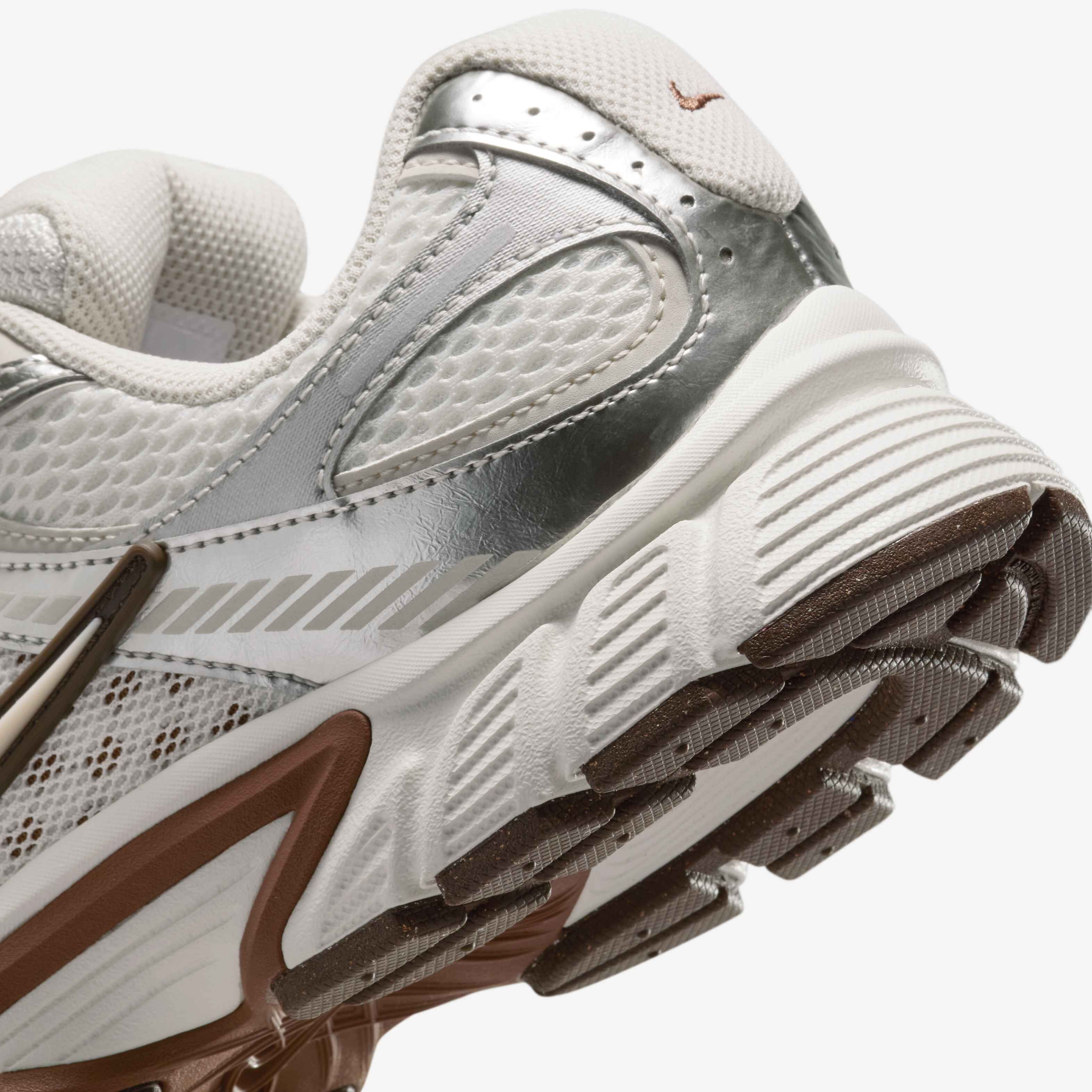 Кроссовки женские Nike W V5 Rnr HQ7901-102 39 (8 US) молочные фото8