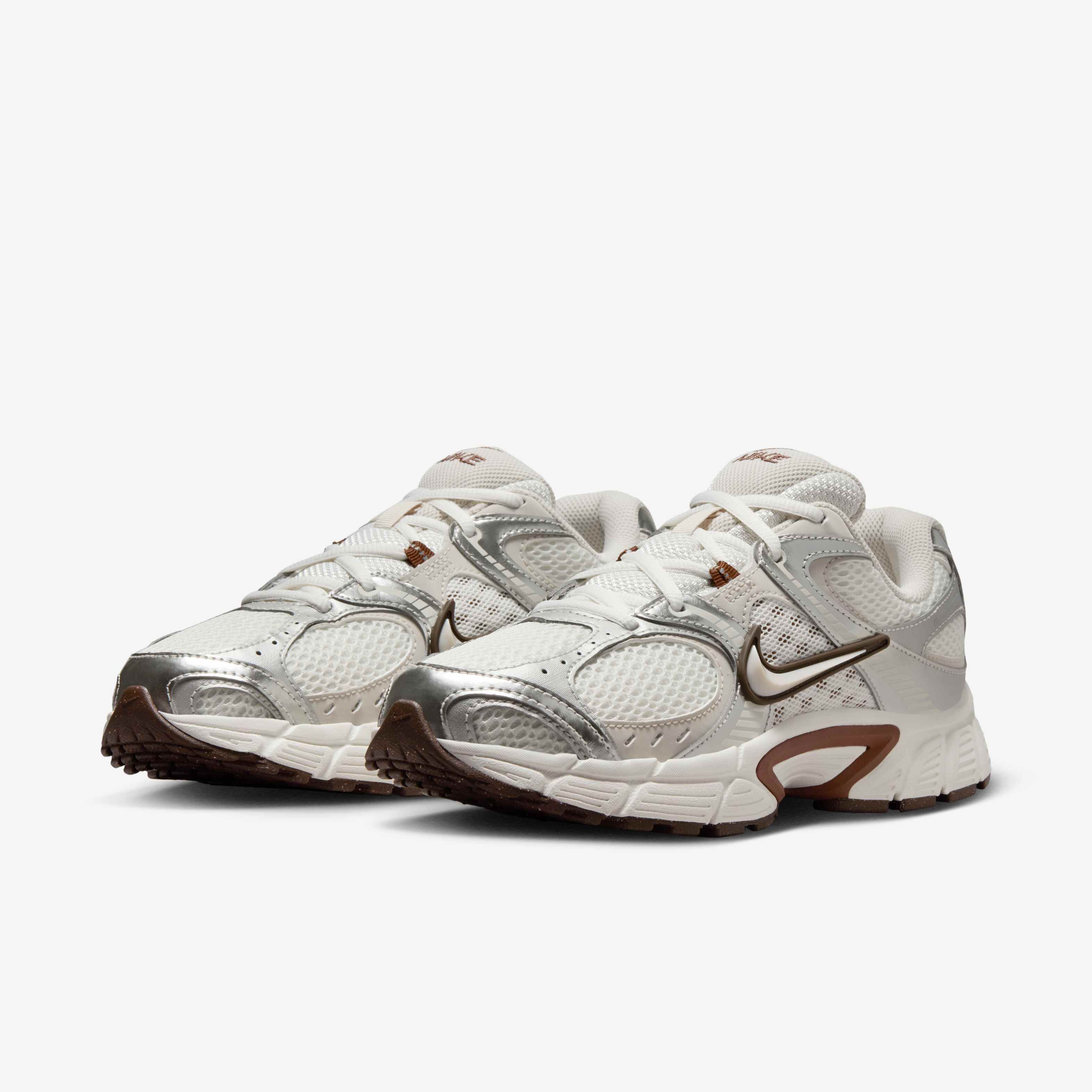 Кроссовки женские Nike W V5 Rnr HQ7901-102 38 (7 US) молочные фото3