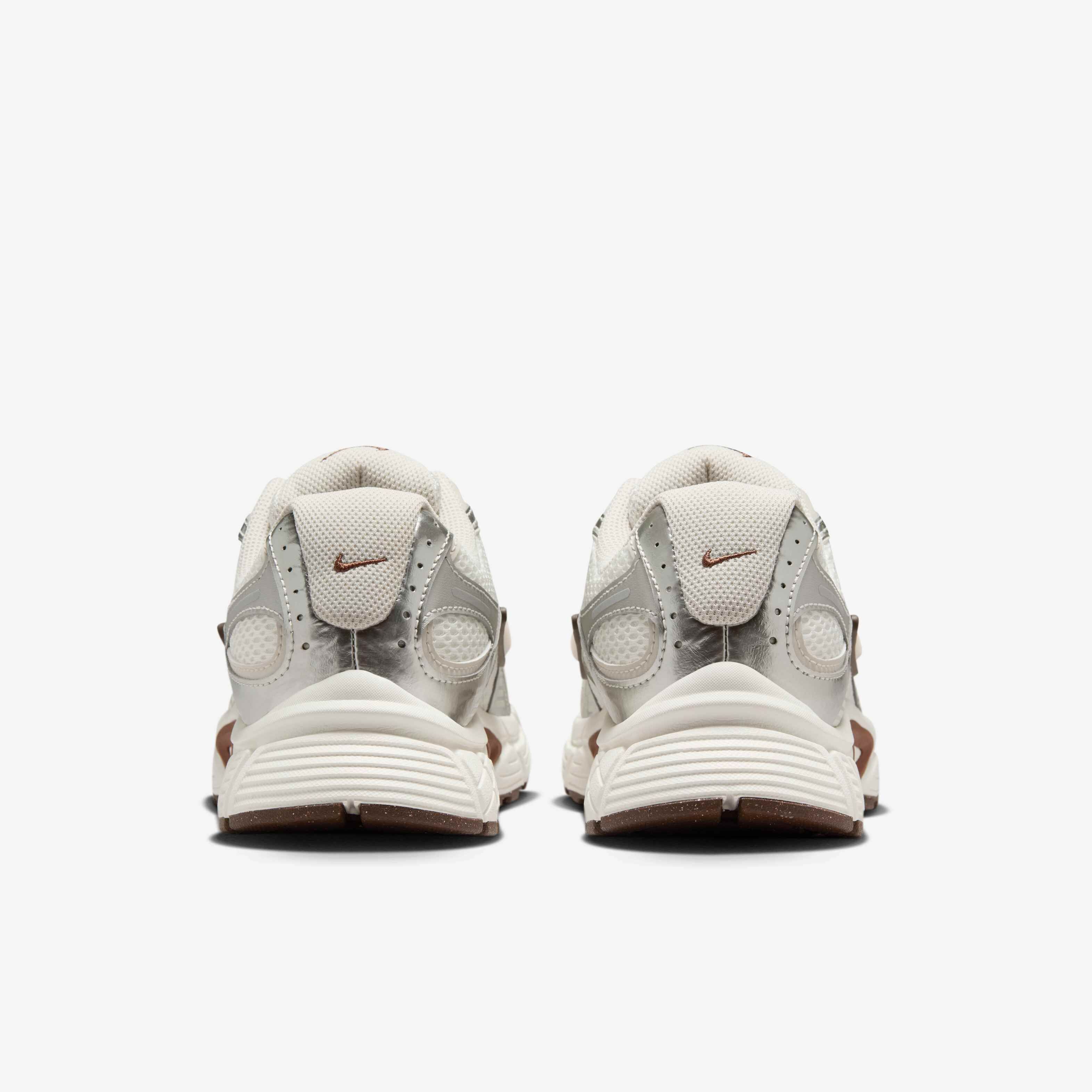 Кроссовки женские Nike W V5 Rnr HQ7901-102 40 (8,5 US) молочные фото5