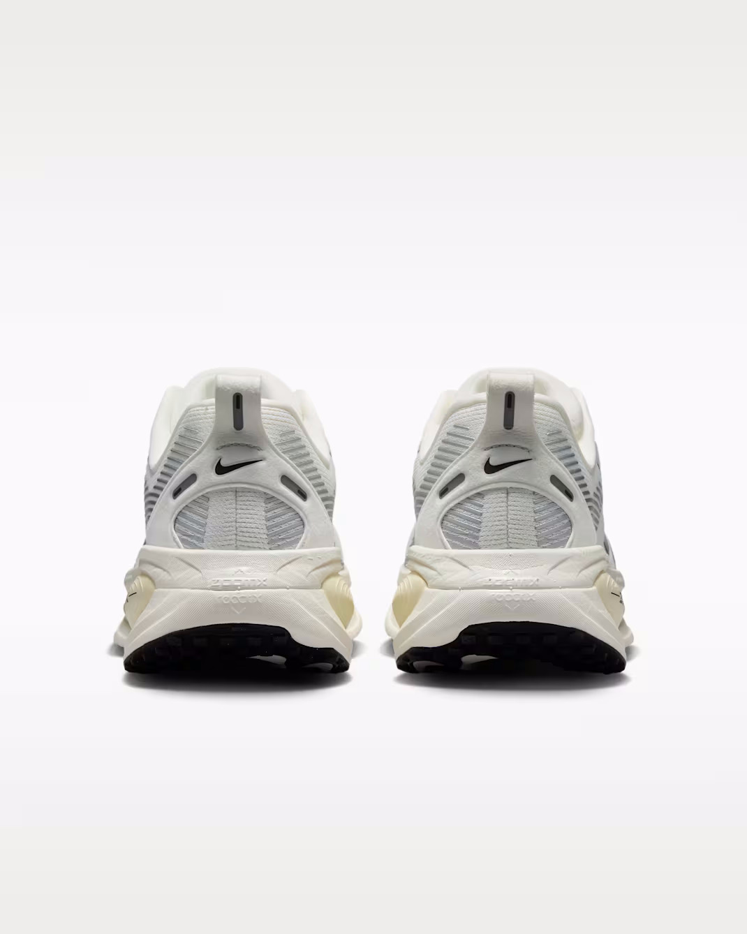 Кроссовки женские Nike W Vomero 18 HM6804-101 38 (7 US) молочные фото5