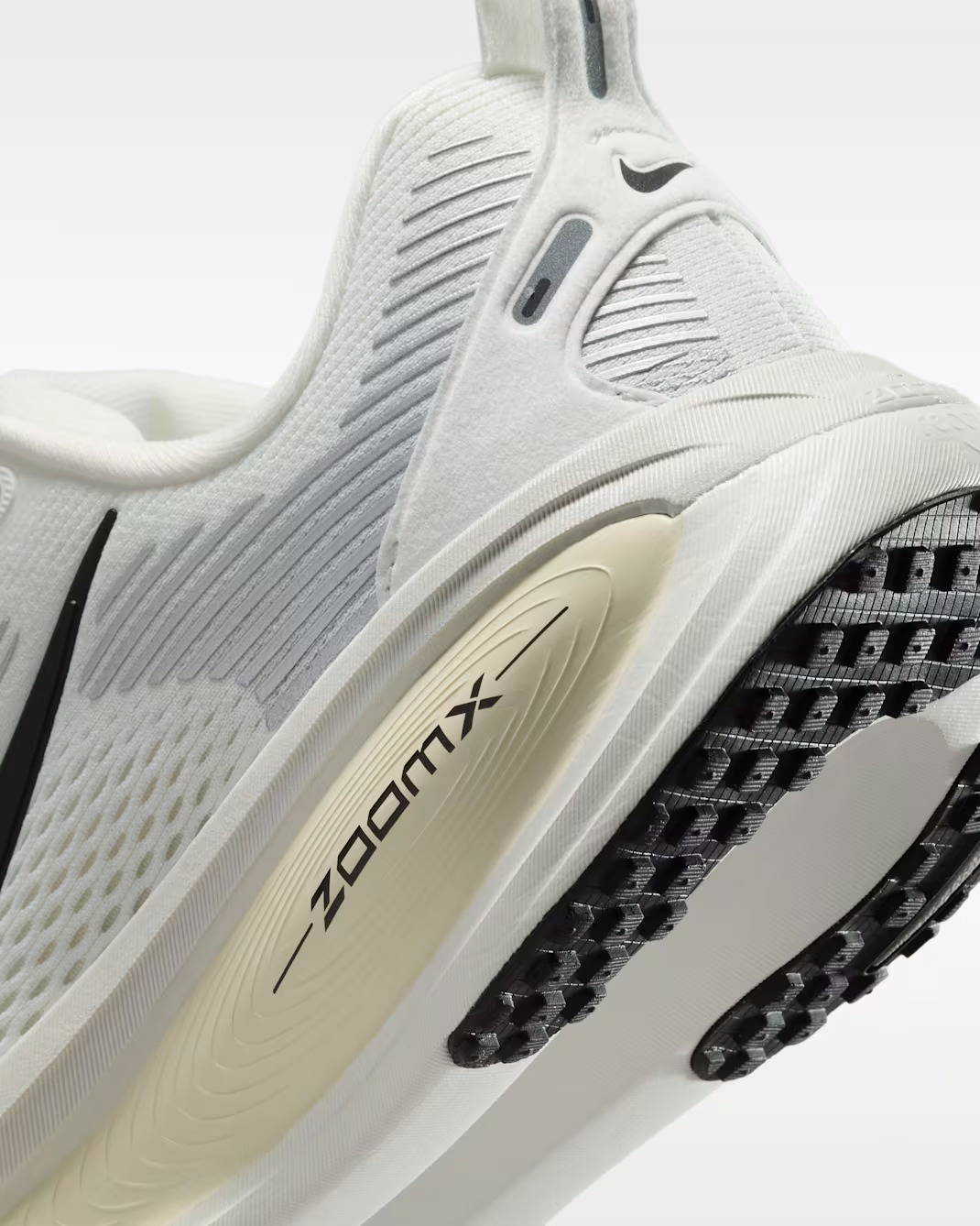 Кроссовки женские Nike W Vomero 18 HM6804-101 38 (7 US) молочные фото8