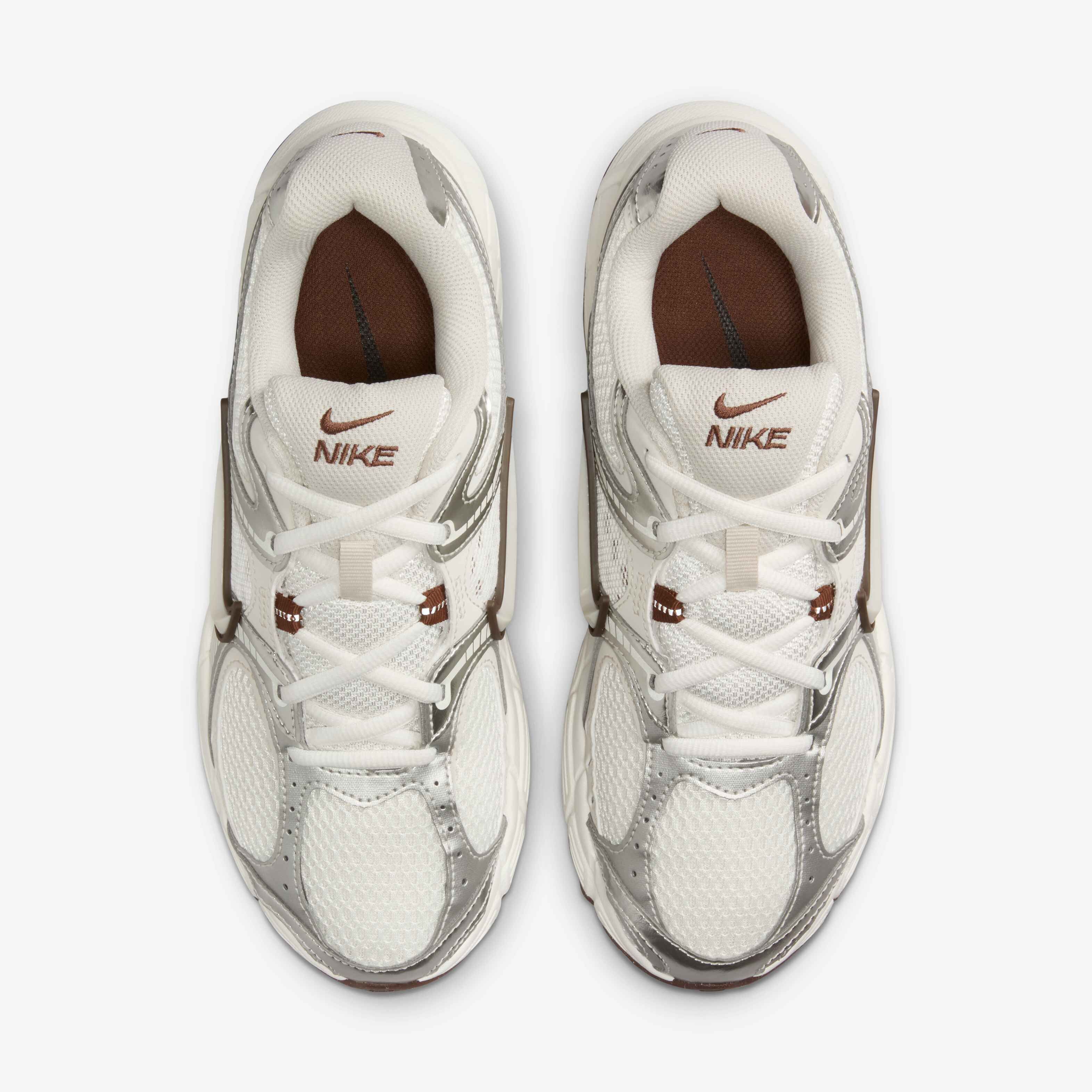 Кроссовки женские Nike W V5 Rnr HQ7901-102 35,5 (5 US) молочные фото4