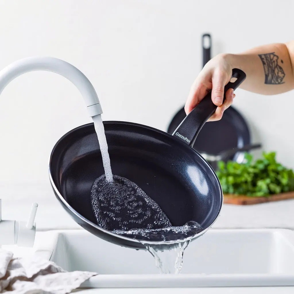 Сковорода GreenPan Essence Perforated Base, 20 см (CC009038-001) фото