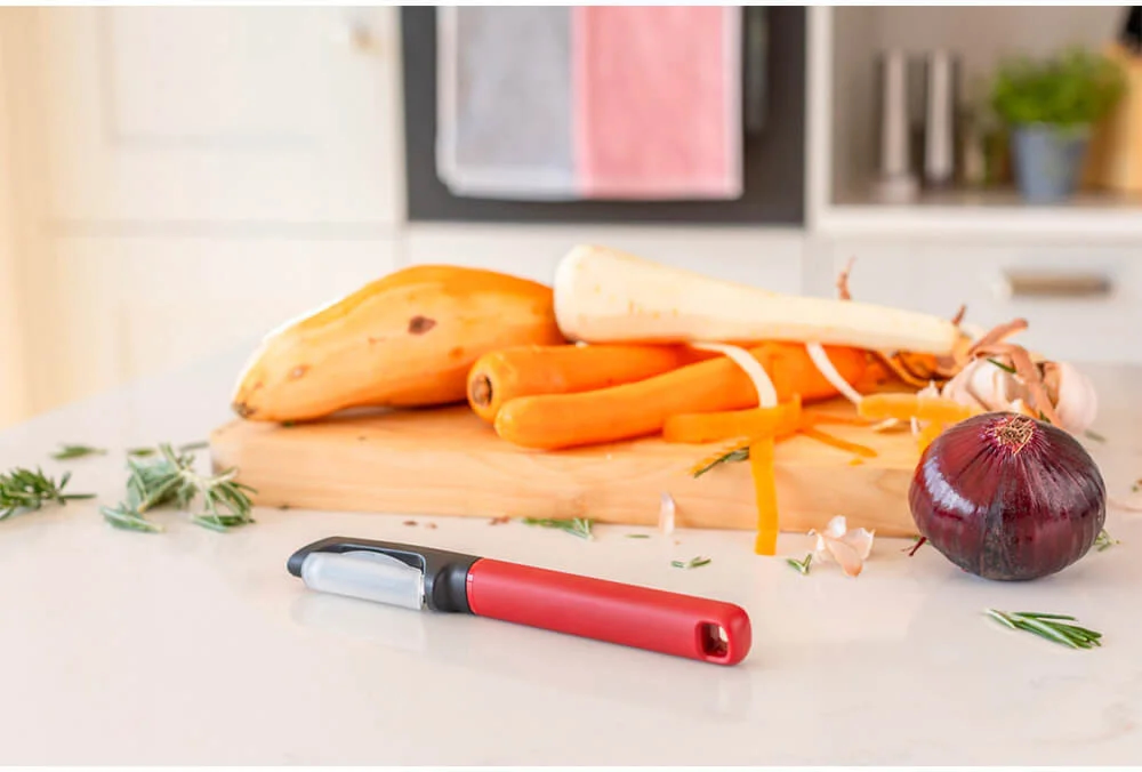 Овощечистка вертикальная KitchenAid Classic, 20 см, красный (KHA112OHEREG) фото4