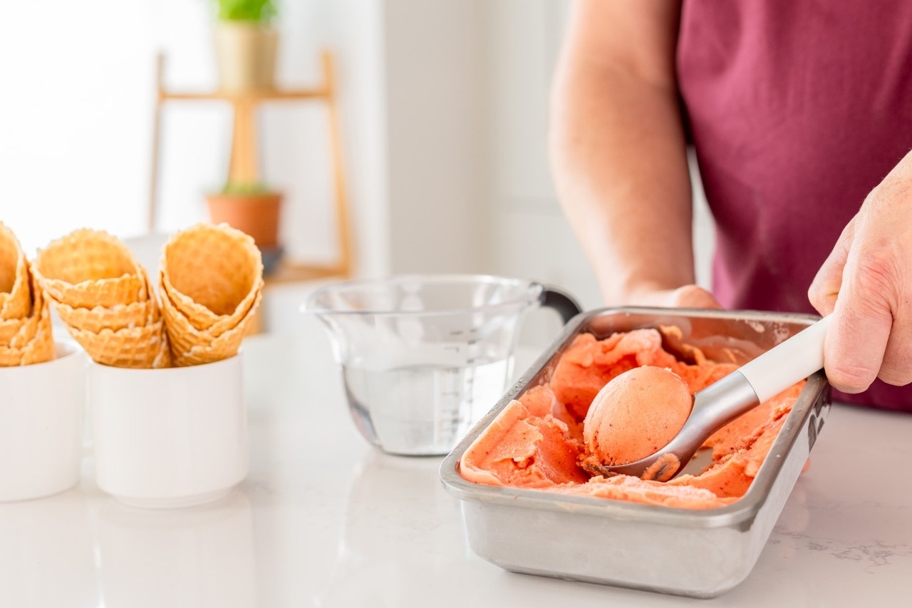 Ложка для мороженого KitchenAid Classic, 21,5 см, белый (KHA117OHPNG) фото