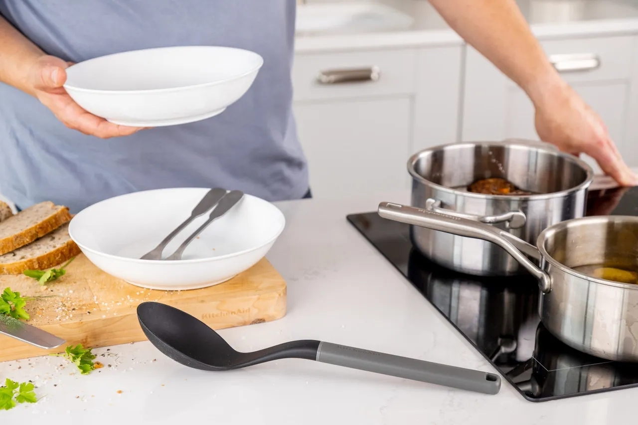 Ложка для сервировки KitchenAid Classic, 34 см, серый (KHA003OHCHGG) фото