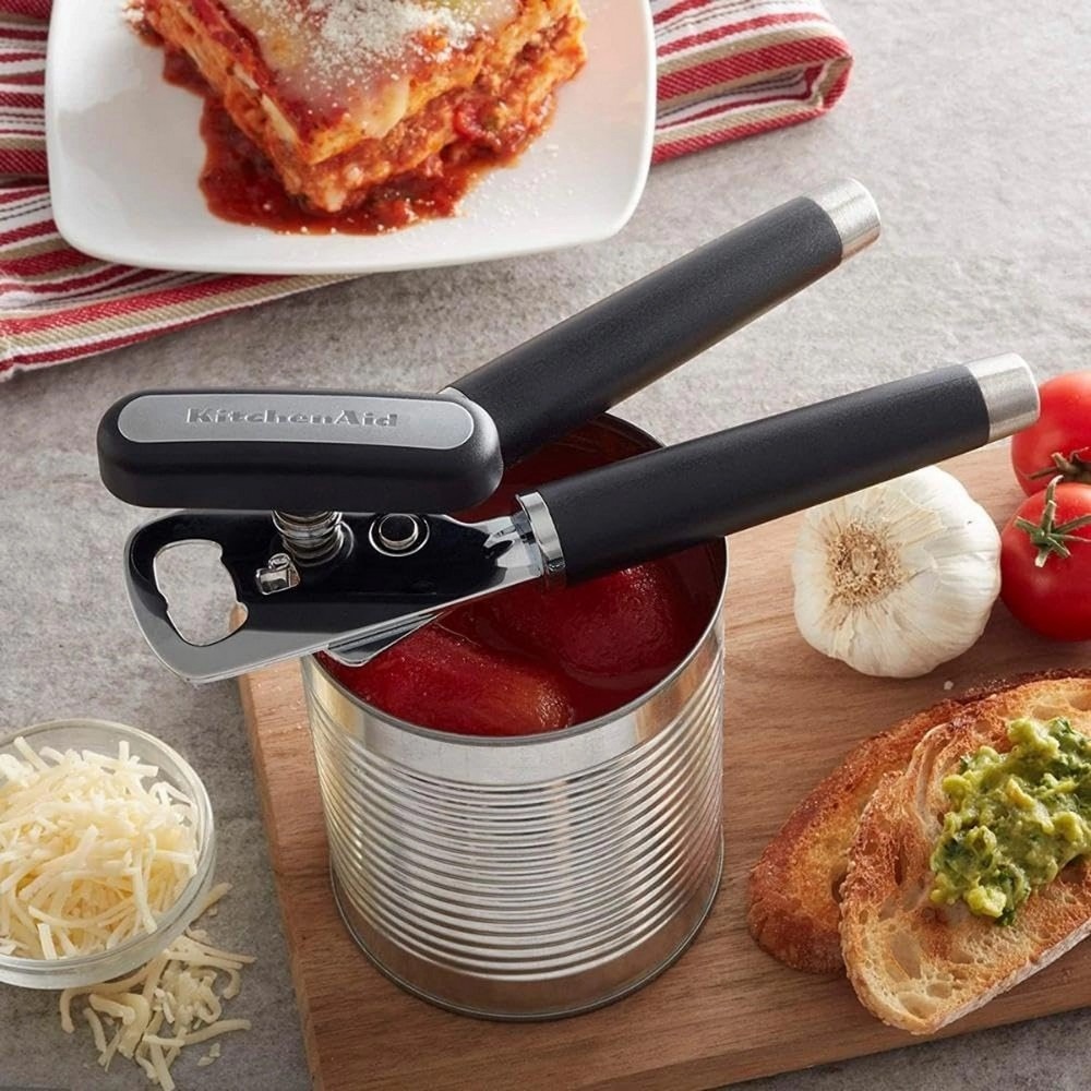 Открывачка для банок и бутылок KitchenAid Classic, 21 см, черный (KCG199OHOBE) фото