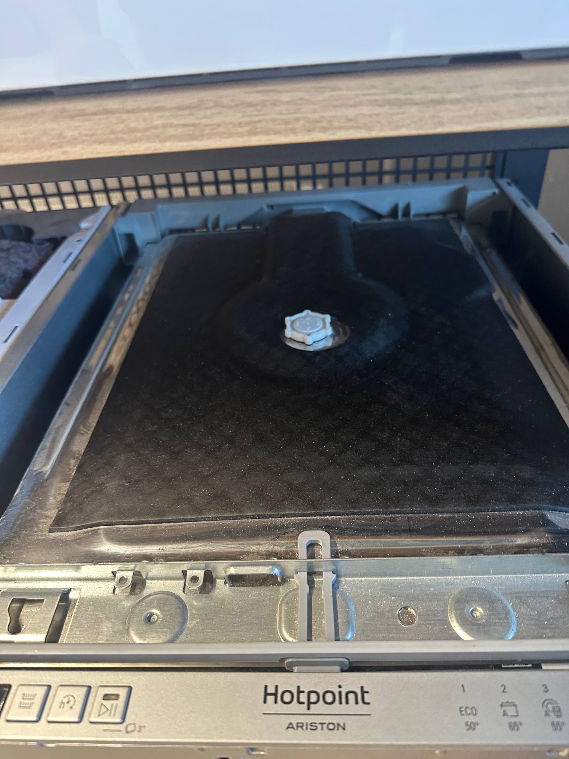 Вбудовувана посудомийна машина Hotpoint HSIC3T127C фото3
