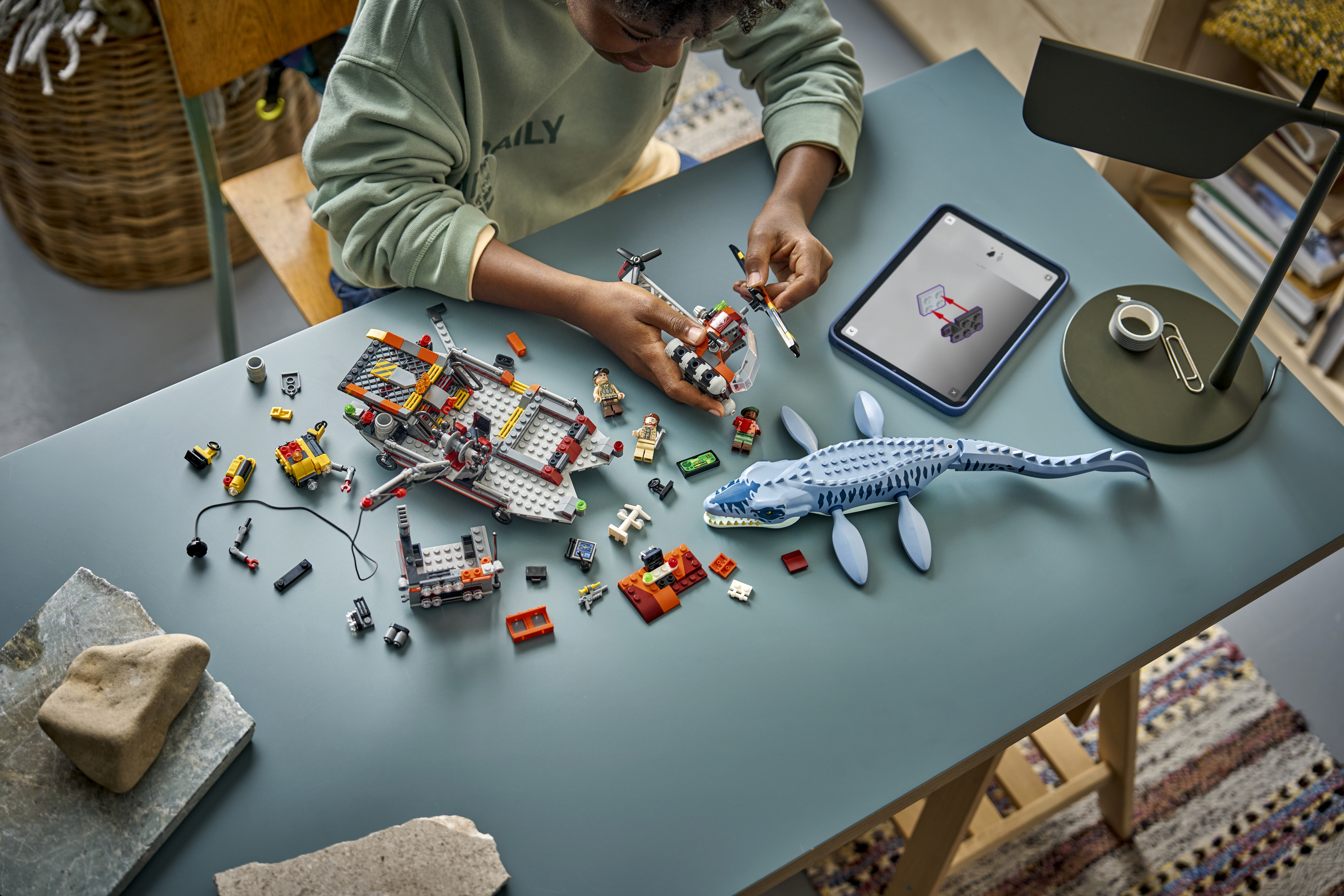 LEGO 77983 Jurassic World Нападение мозазавра на лодку фото