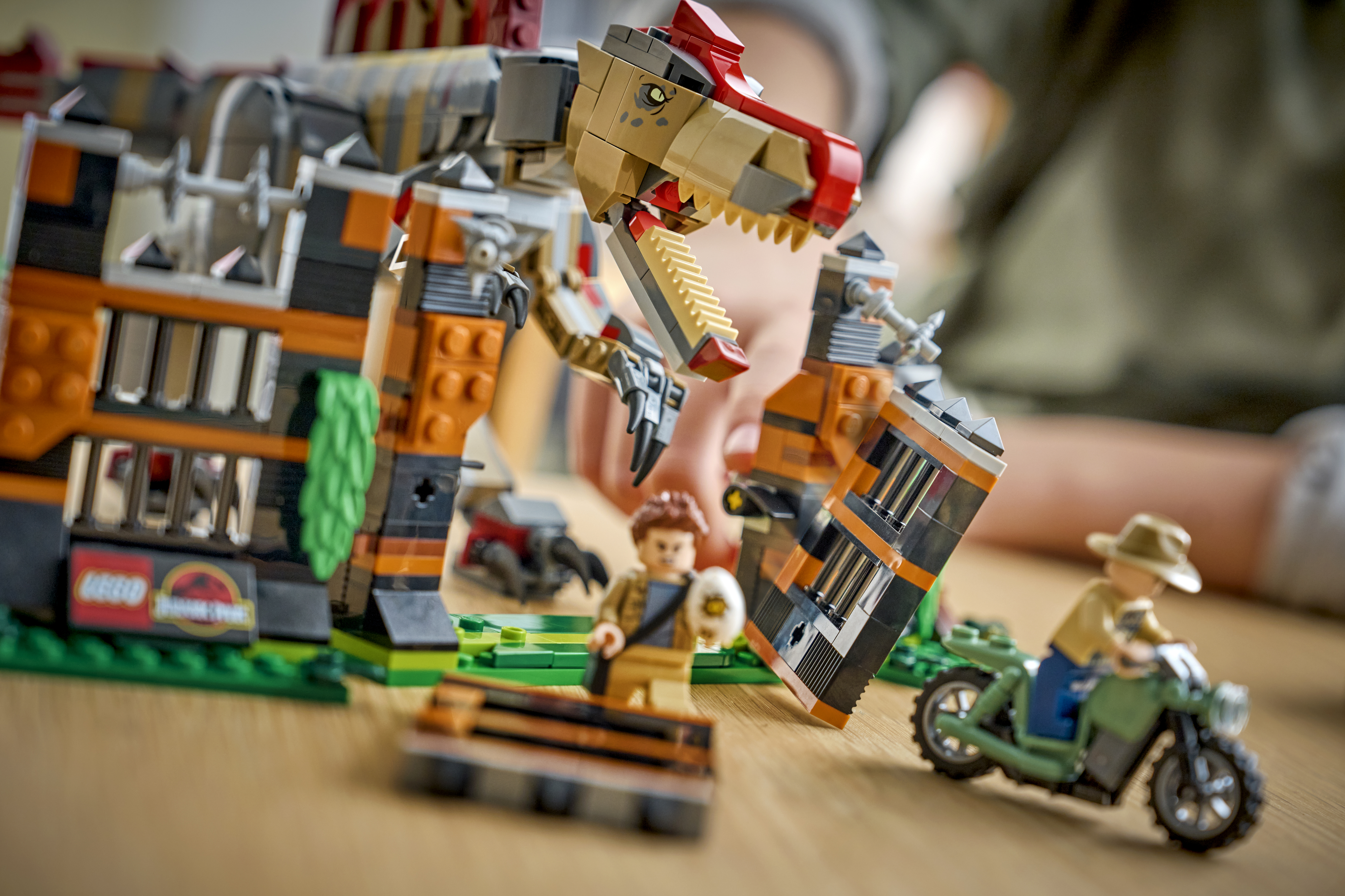 LEGO 77982 Jurassic World Побег спинозавра фото9