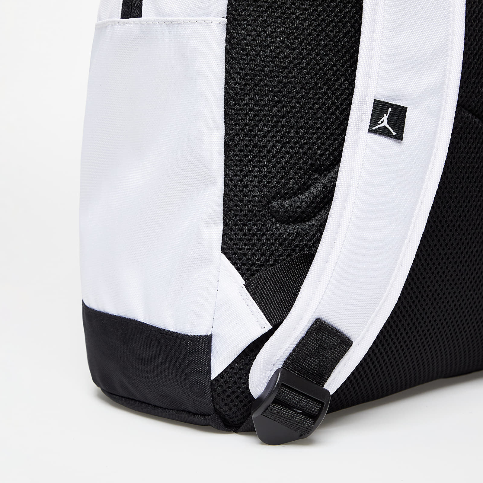 Рюкзак Nike Jordan Jan Air School Backpack 20L 9B0503-001 белый фото2