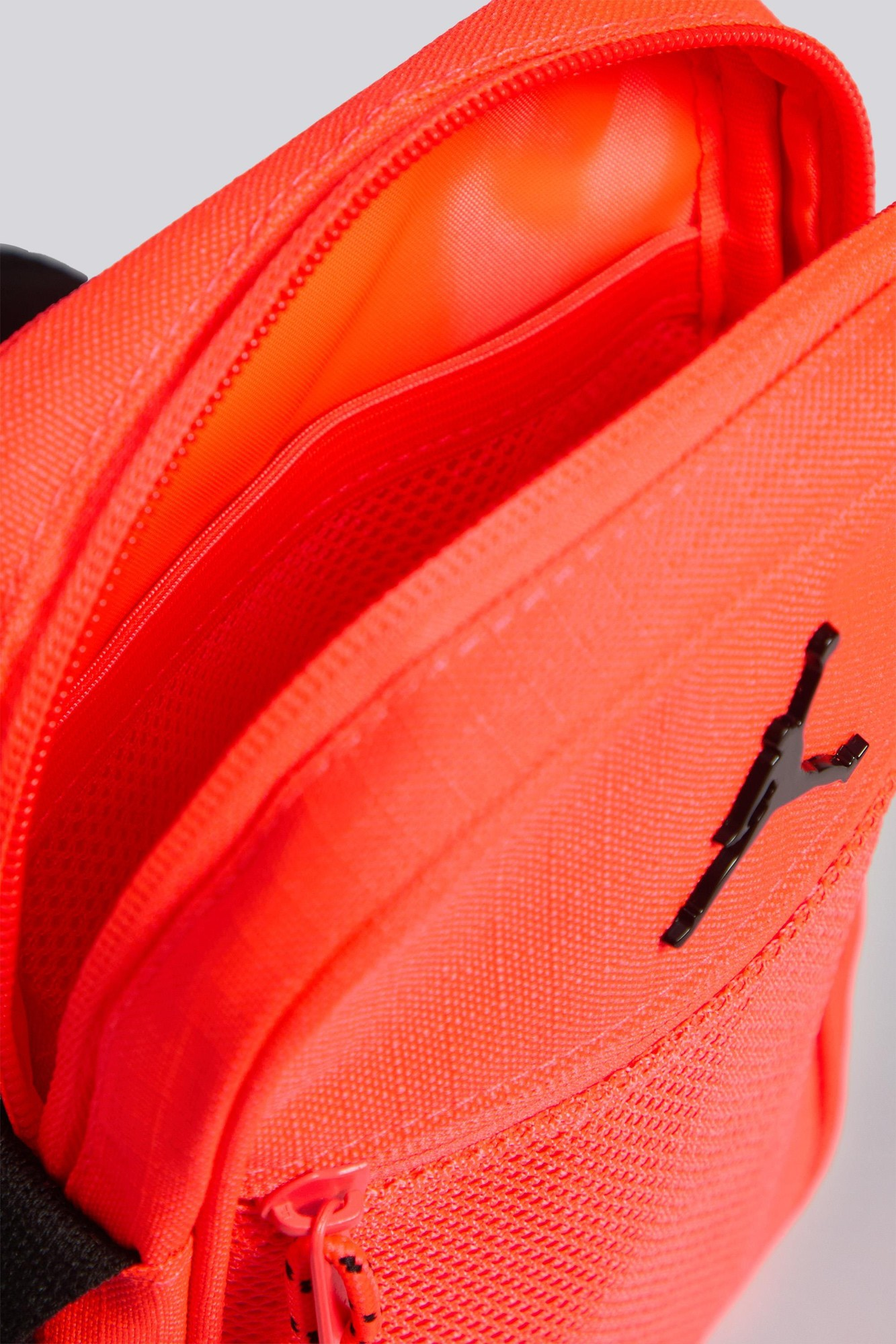 Сумка Nike Jordan Jam Blacktop Festtival Bag 1.7L MA9190-H07 оранжевая фото3