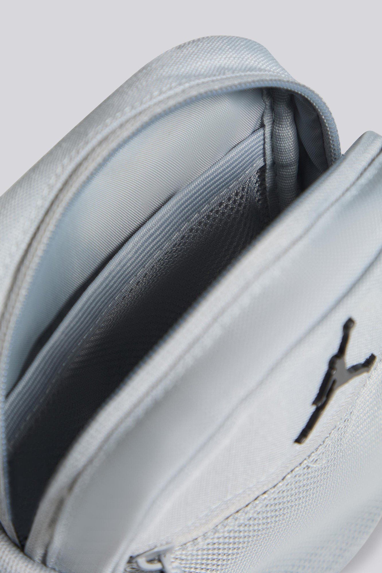 Сумка Nike Jordan Jam Blacktop Festtival Bag 1.7L MA9190-G3A сіра фото3
