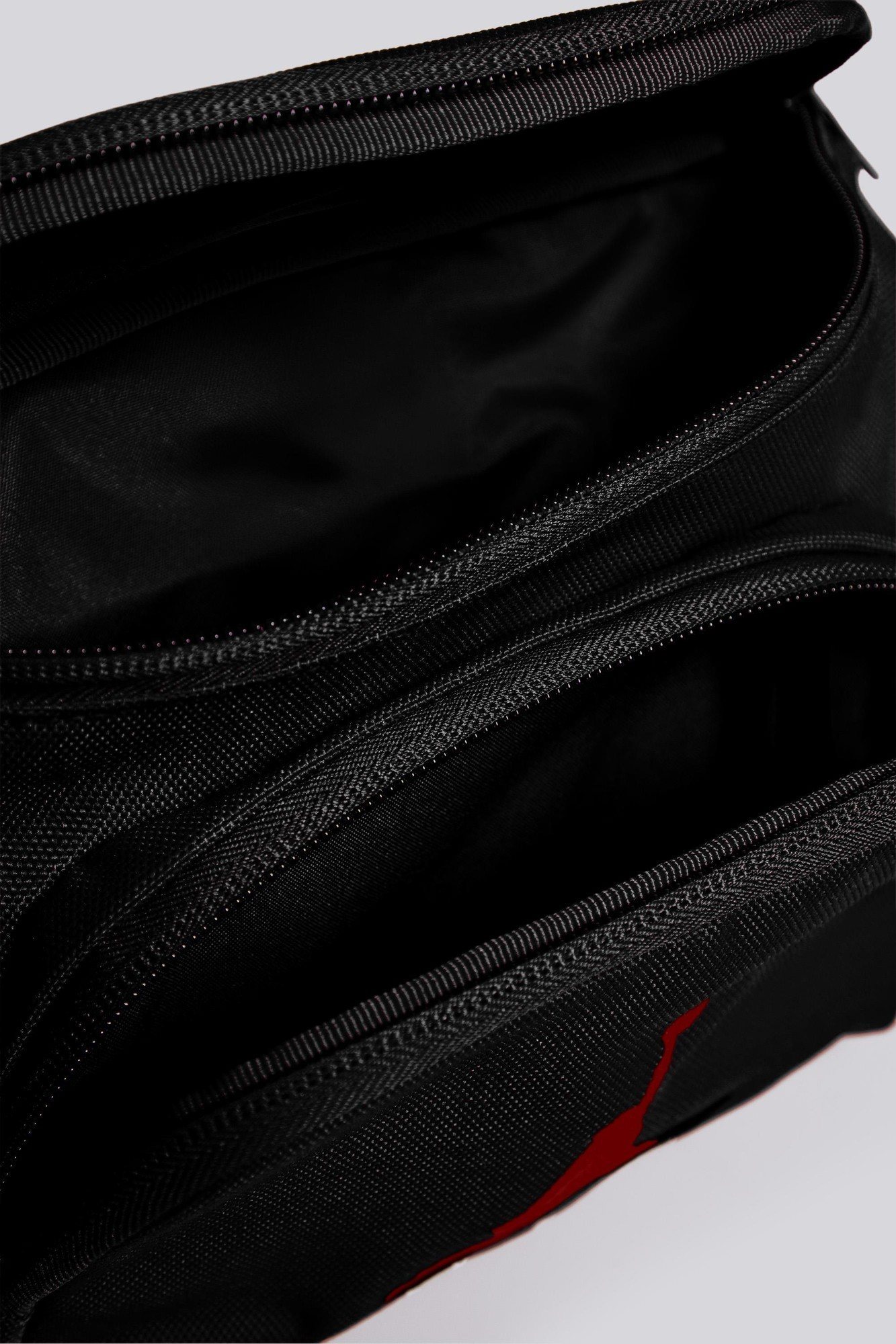Сумка на пояс Nike Jordan Jam Air Crossbody MA9212-023 чорна фото3