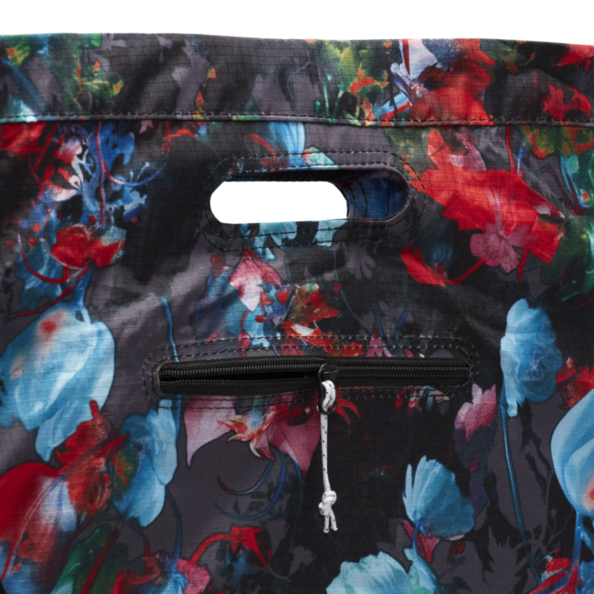 Сумка на плечо Nike Stash Tote - Aop DV3089-010 черная/красная/синяя фото3
