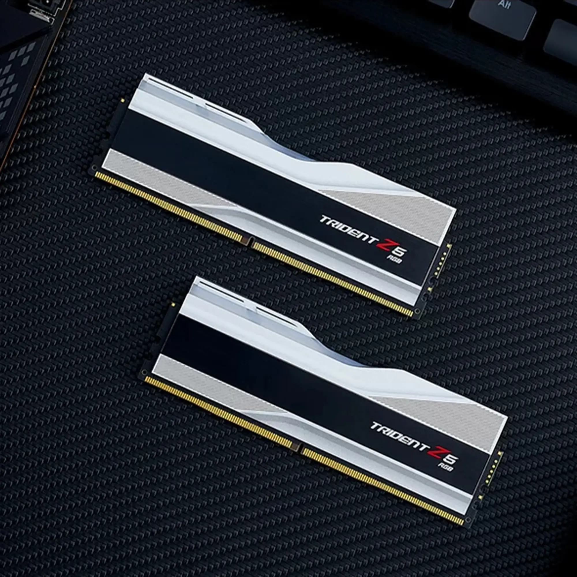 Память для ПК G.Skill DDR5 2x16GB/7200 Trident Z5 RGB Silver (F5-7200J3445G16GX2-TZ5RS) фото6