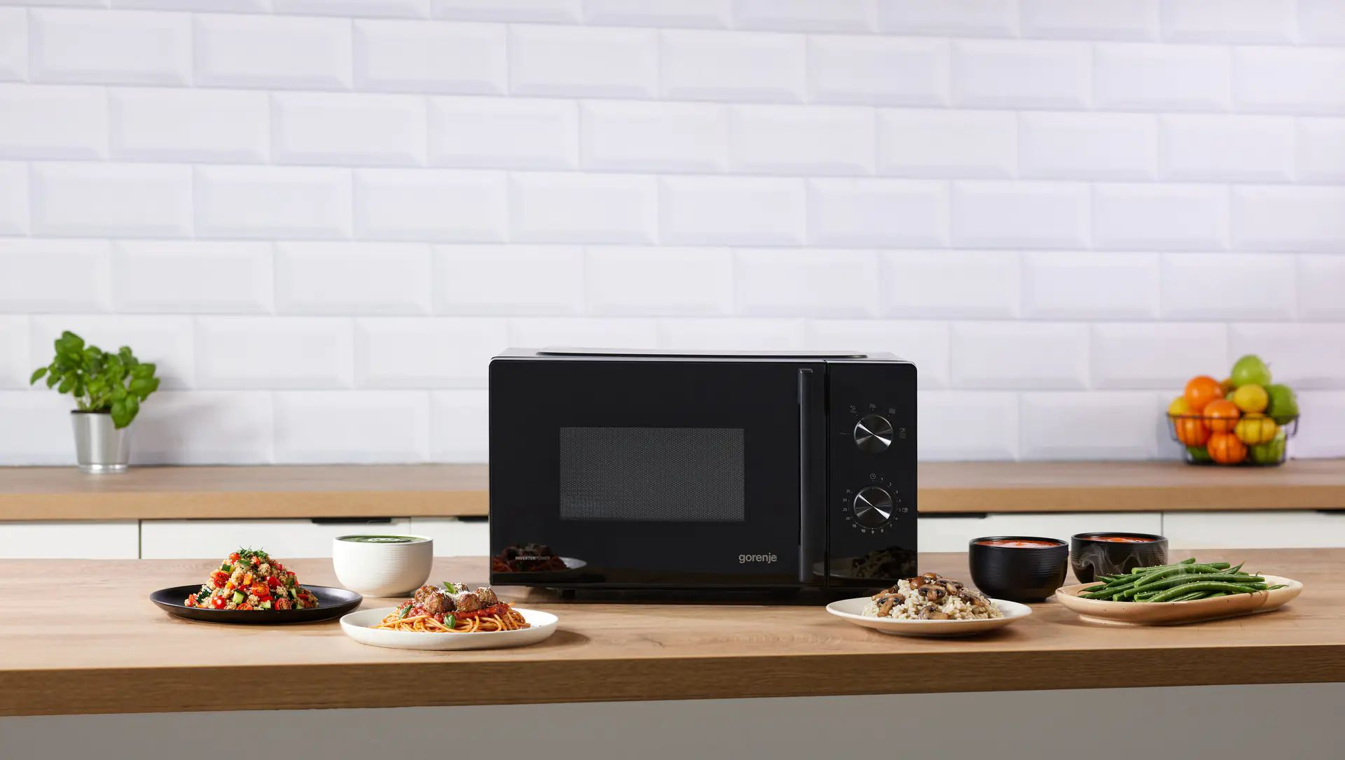 Мікрохвильова піч Gorenje MO20E1B5 фото