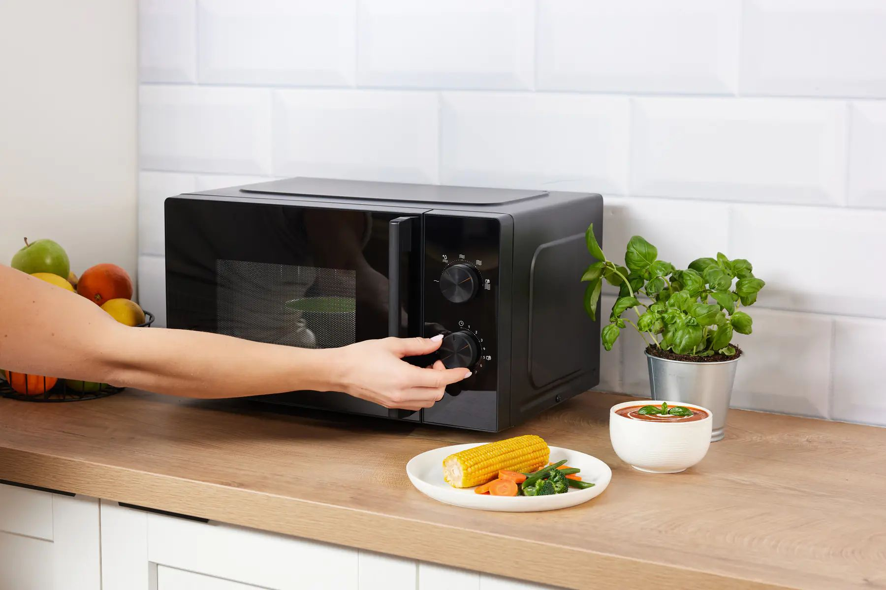 Мікрохвильова піч Gorenje MO20E1B5 фото