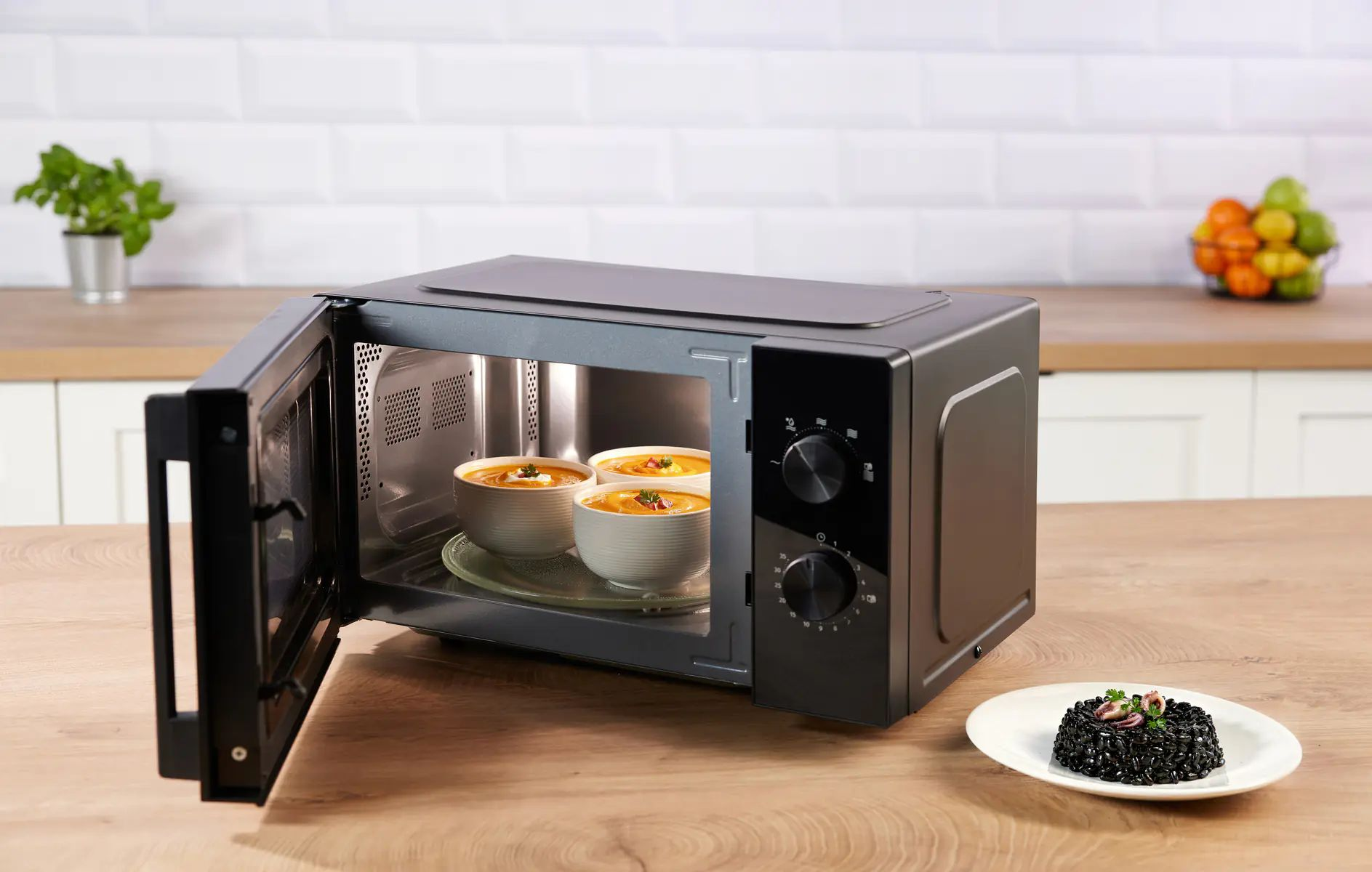 Мікрохвильова піч Gorenje MO20E1B5 фото