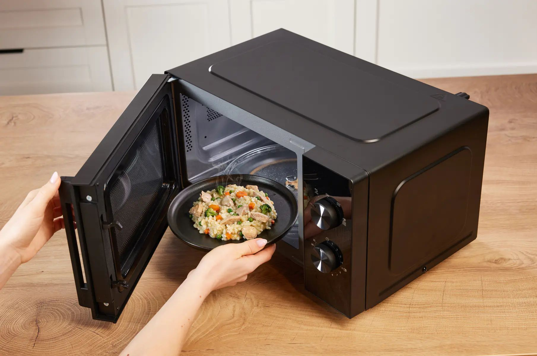 Мікрохвильова піч Gorenje MO20E1B5 фото