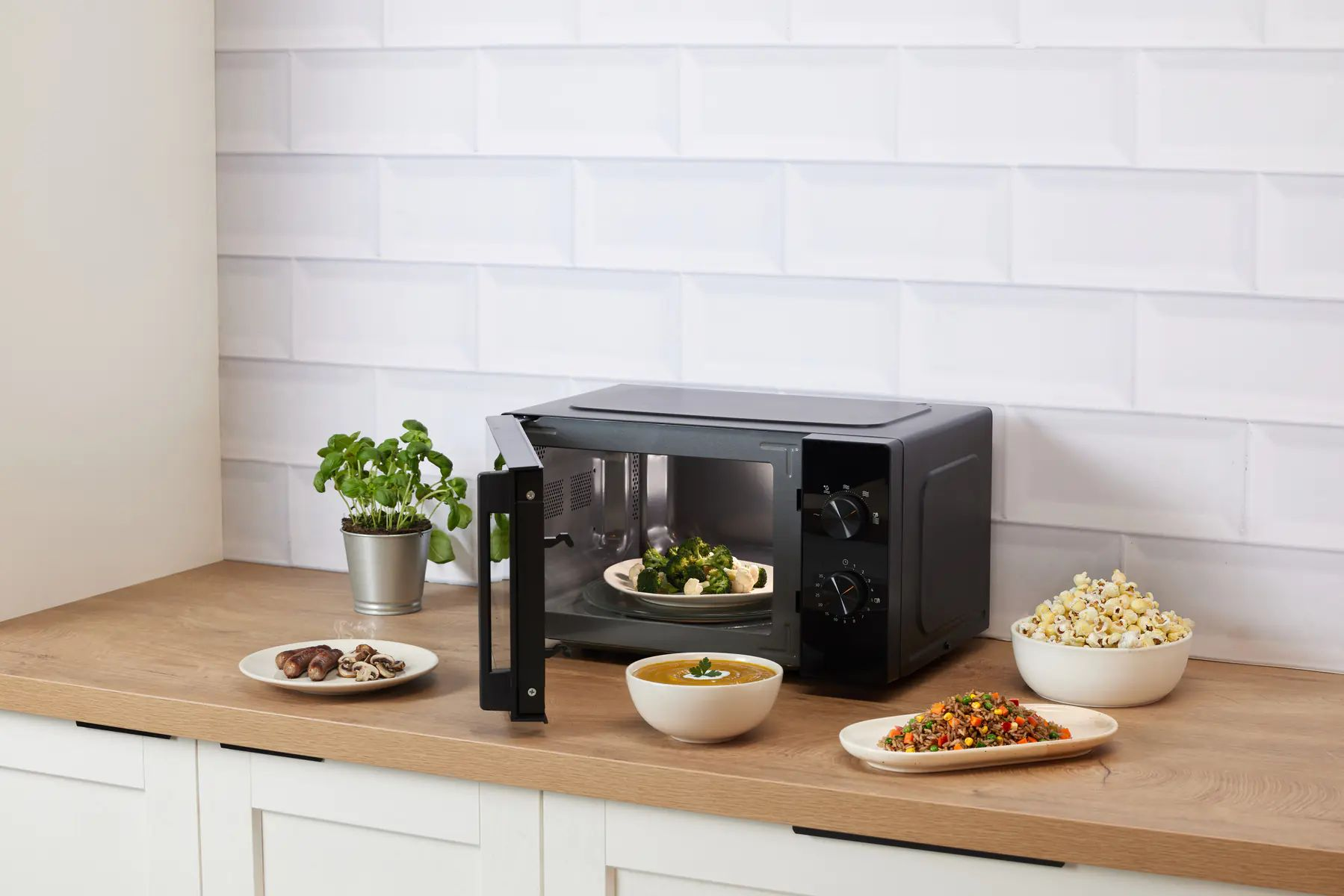 Мікрохвильова піч Gorenje MO20E1B5 фото