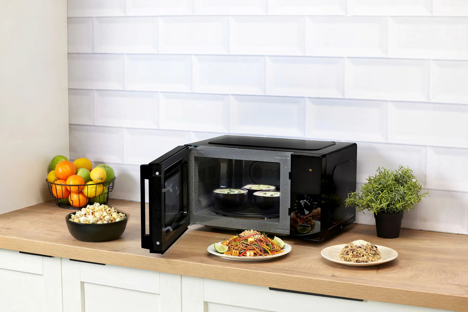 Мікрохвильова піч Gorenje MO20E1B15 фото