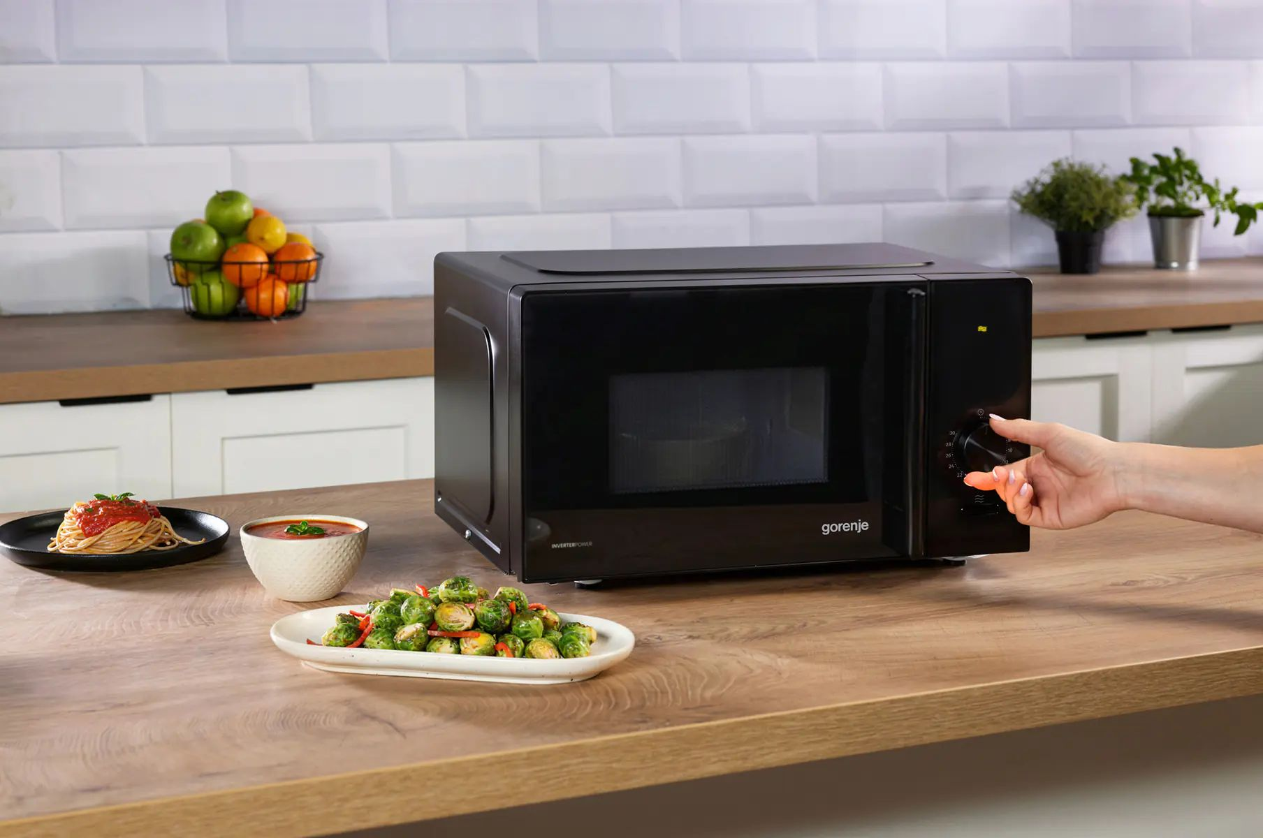 Мікрохвильова піч Gorenje MO20E1B15 фото