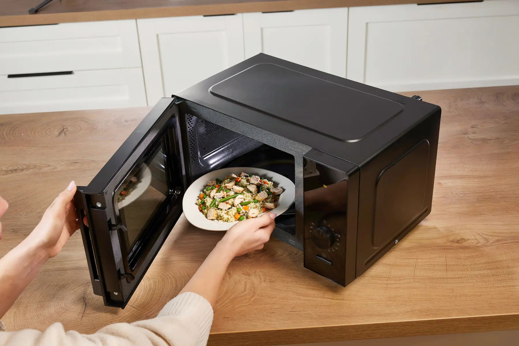 Мікрохвильова піч Gorenje MO20E1B15 фото