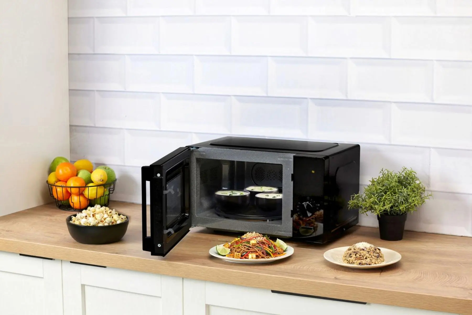 Мікрохвильова піч Gorenje MO20E1B15 фото