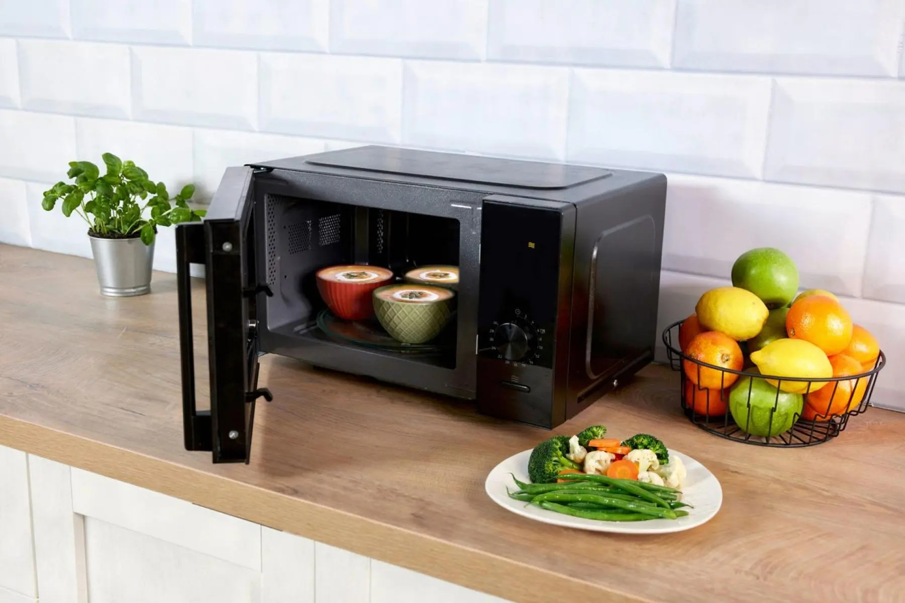 Мікрохвильова піч Gorenje MO20E1B15 фото