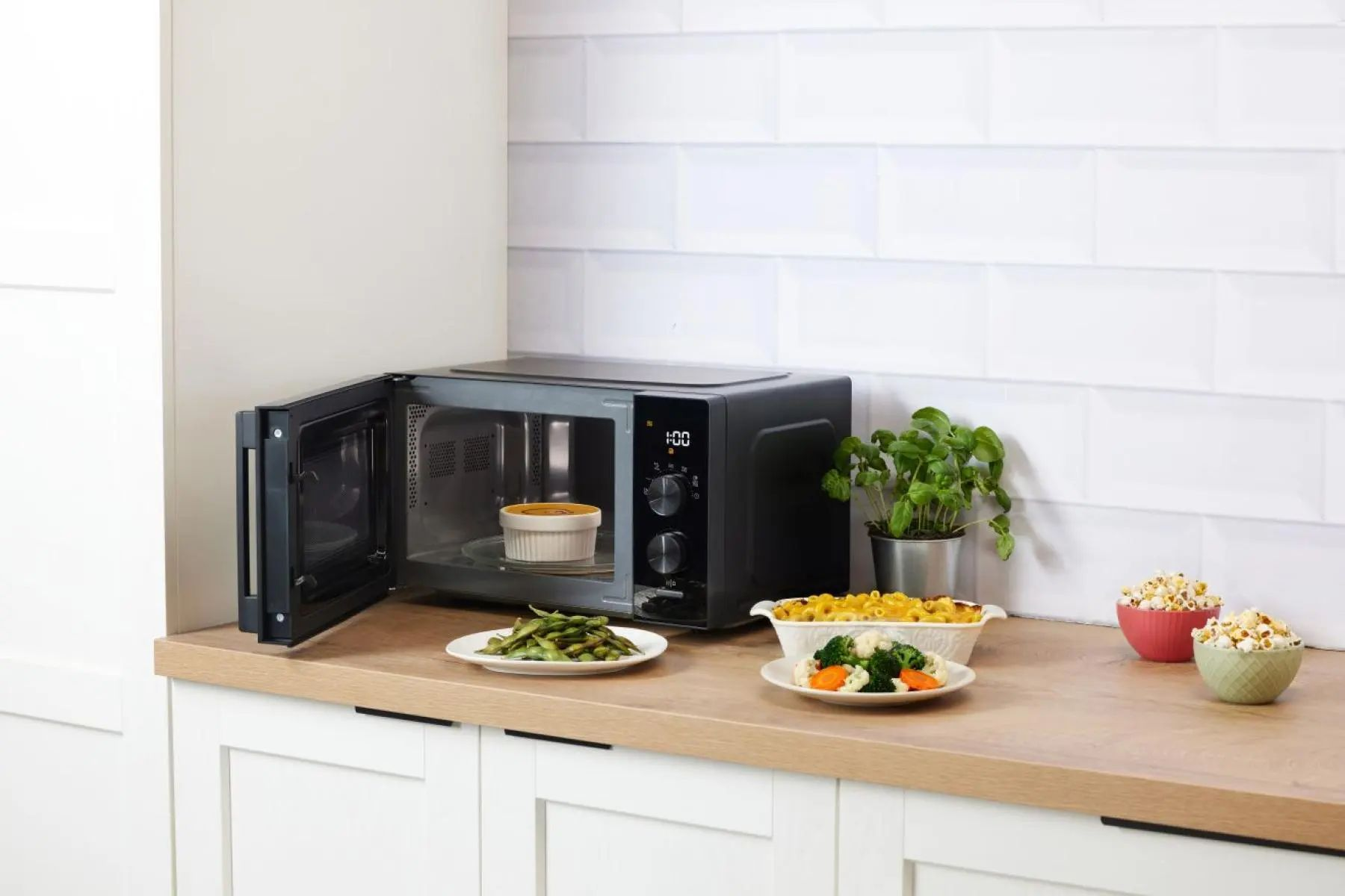 Мікрохвильова піч Gorenje MO20AE1B5 фото
