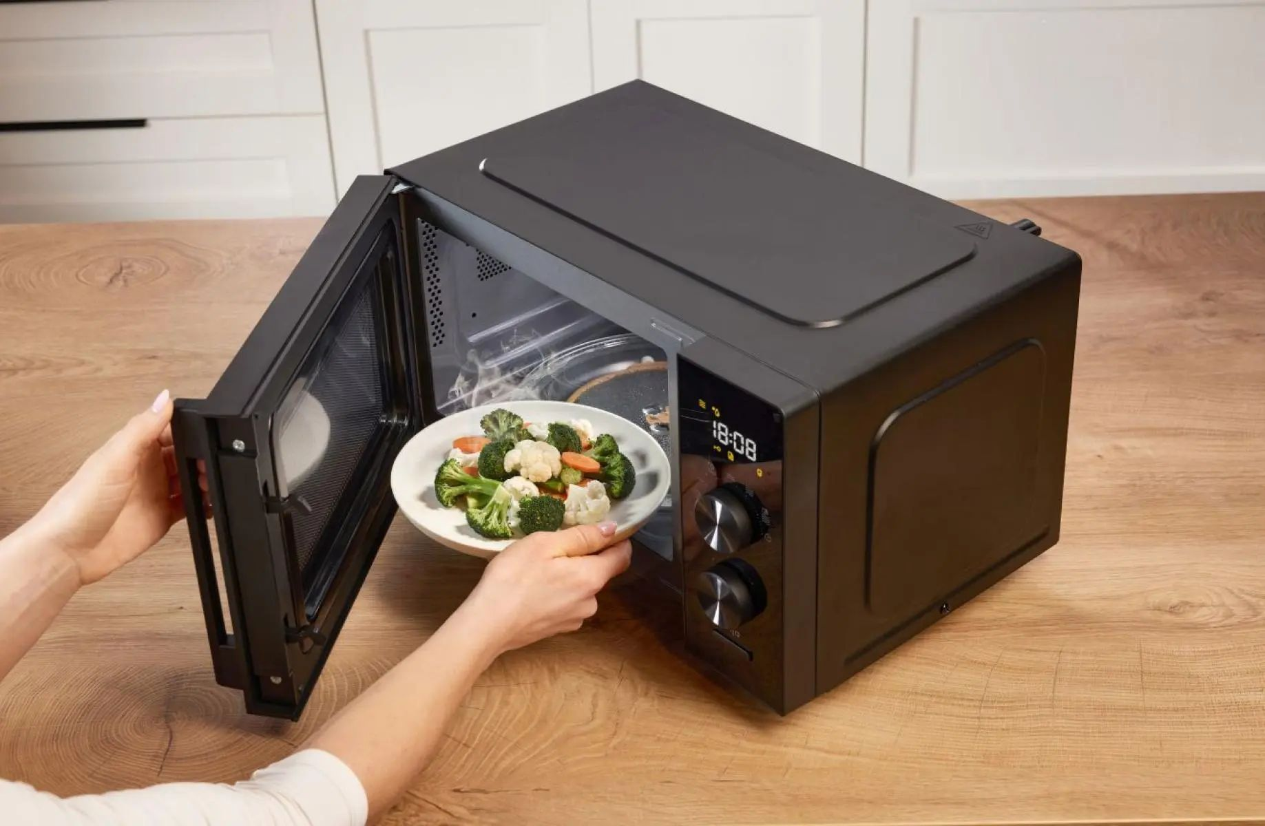 Мікрохвильова піч Gorenje MO20AE1B5 фото