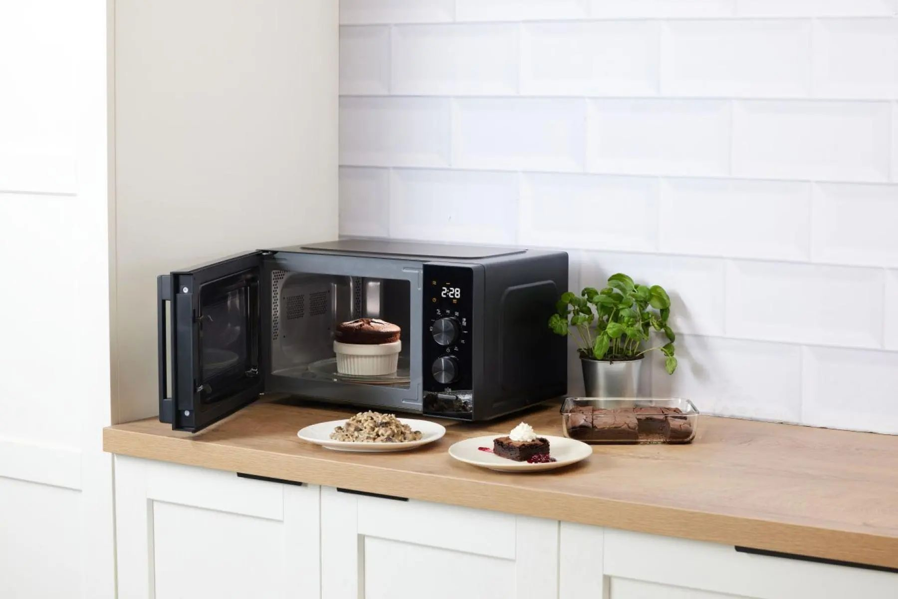 Мікрохвильова піч Gorenje MO20AE2B5 фото3