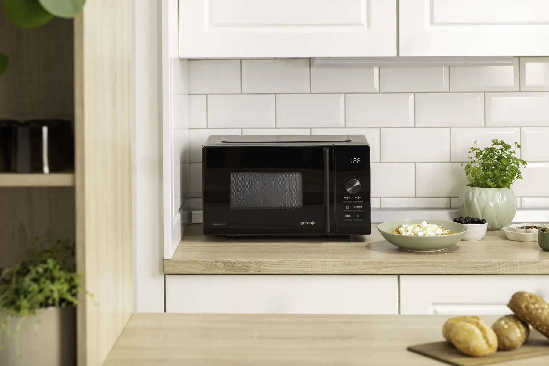 Мікрохвильова піч Gorenje MO20A4B5 фото