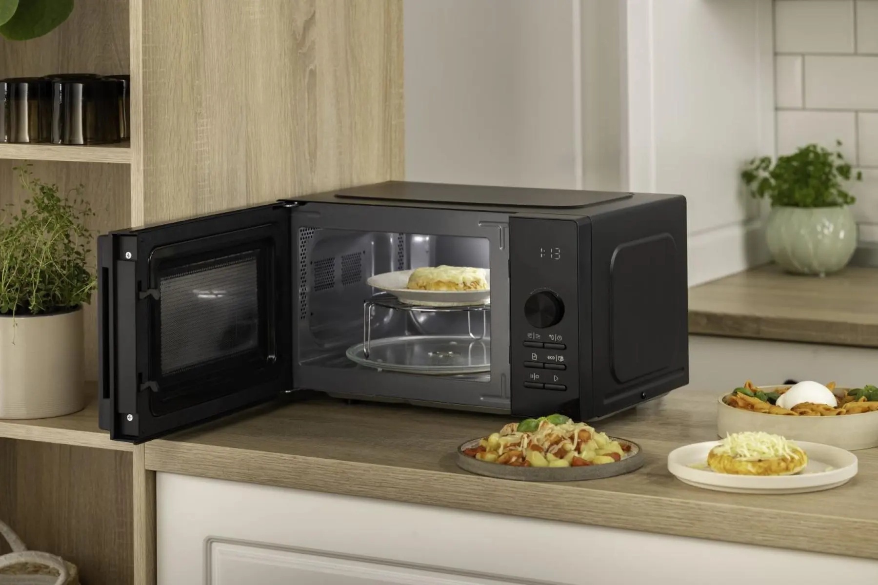 Мікрохвильова піч Gorenje MO20A4B5 фото