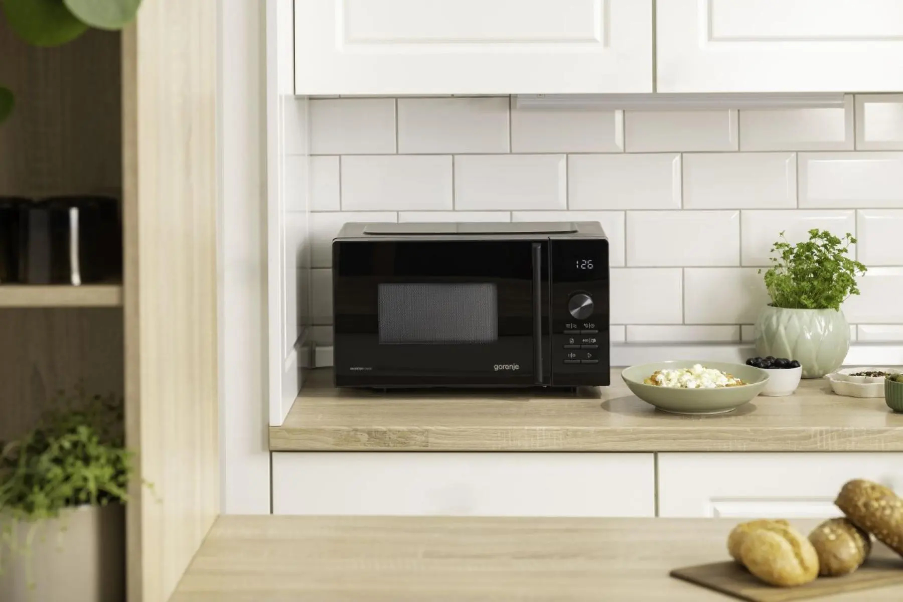 Мікрохвильова піч Gorenje MO20A4B5 фото