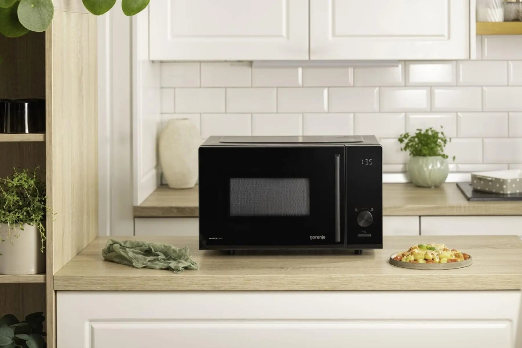 Мікрохвильова піч Gorenje MO23S4B5 фото