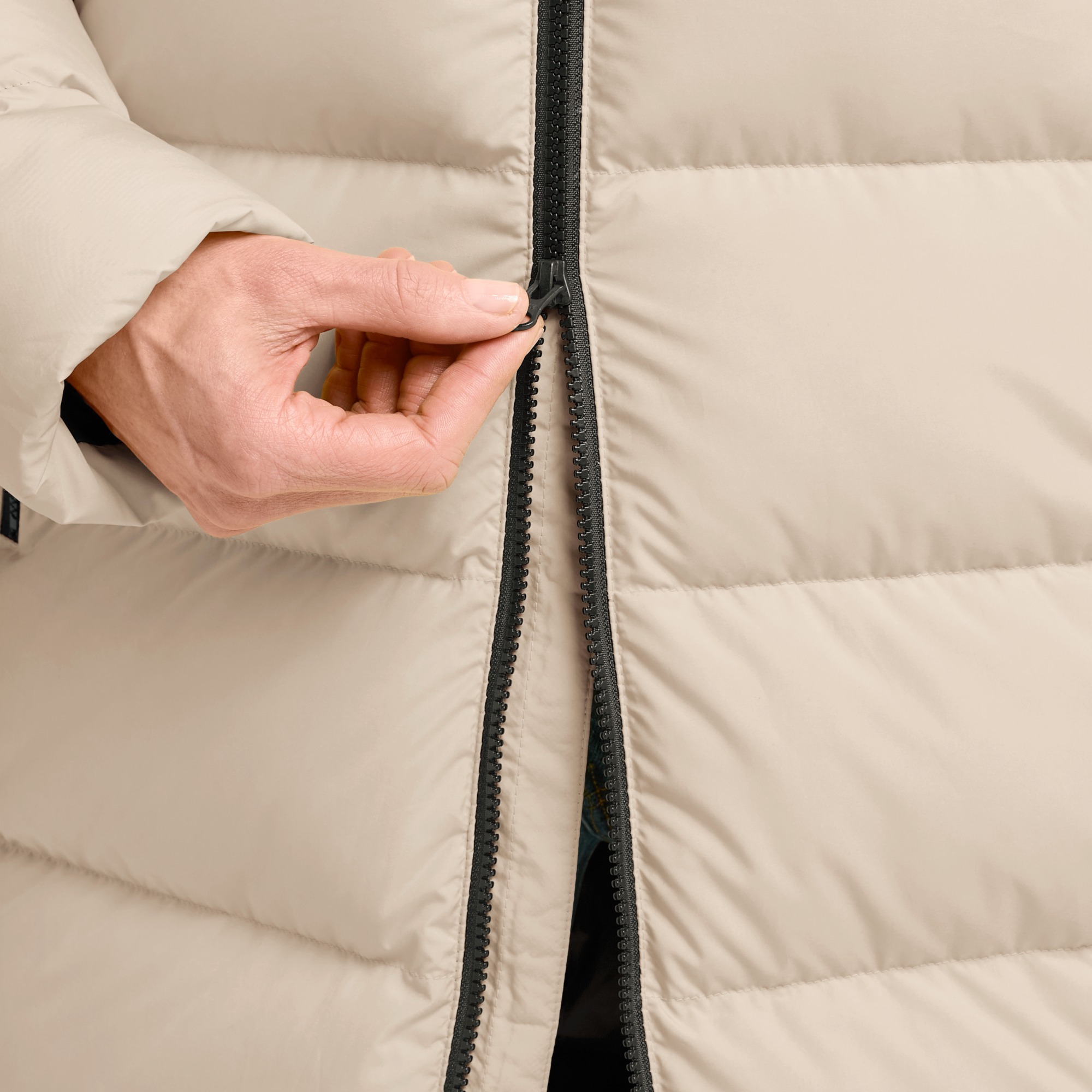 Пальто женское Jack Wolfskin Frozen Palace Coat W Rds 1204133_A0084 L бежевое фото6