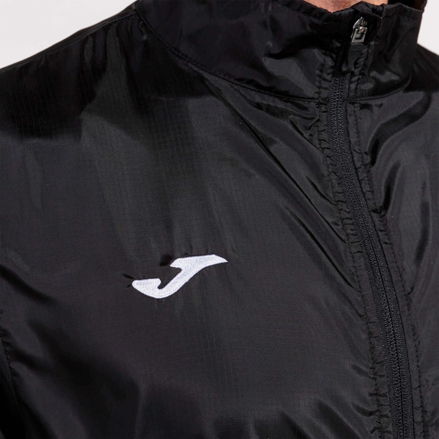 Вітровка чоловіча JOMA Elite Vii Windbreaker 101602.100 M чорна фото5
