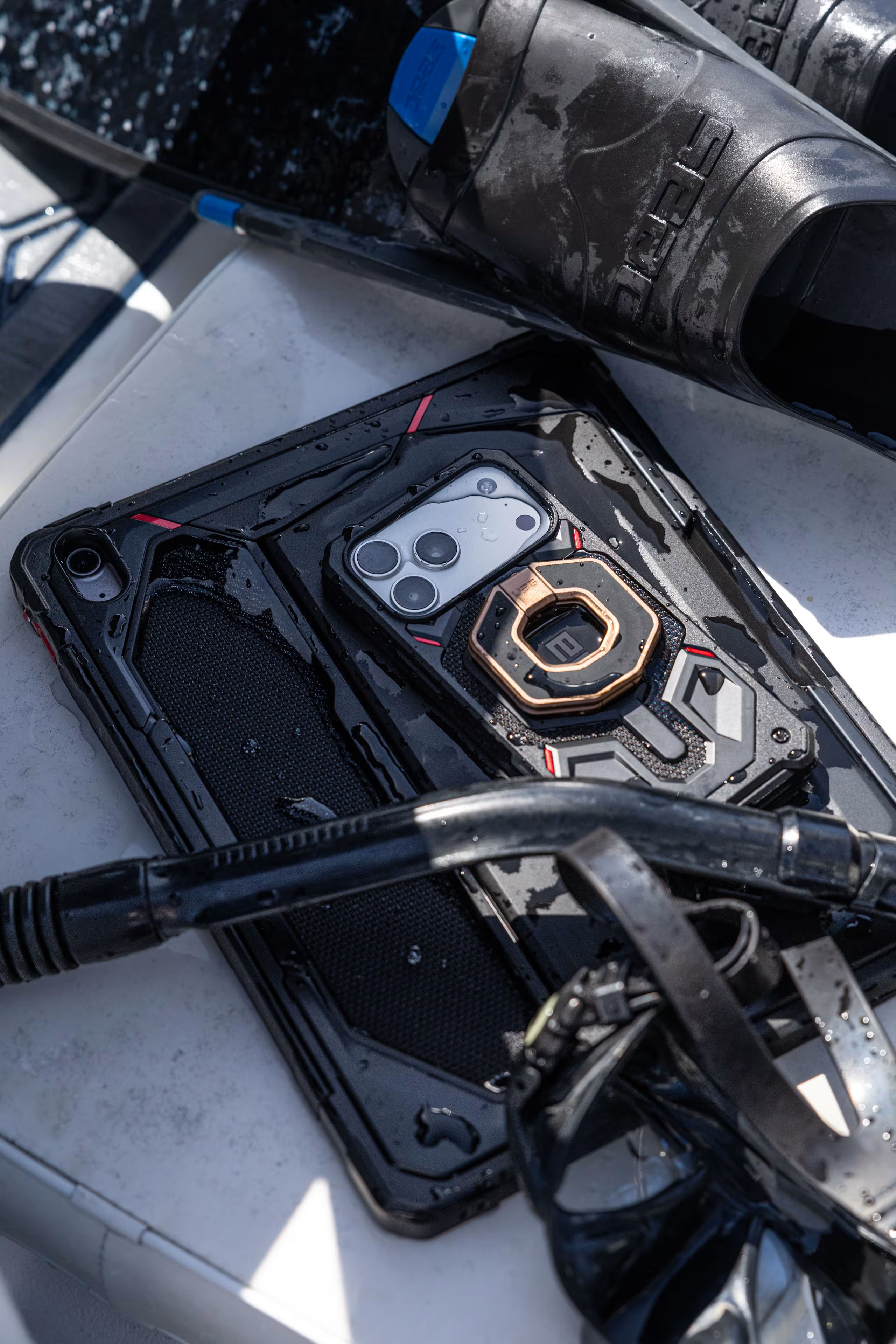 Чехол-осушитель UAG для смартфона с технологией DRYOUT® Active Moisture-Removal Black (98418211V4040) фото11