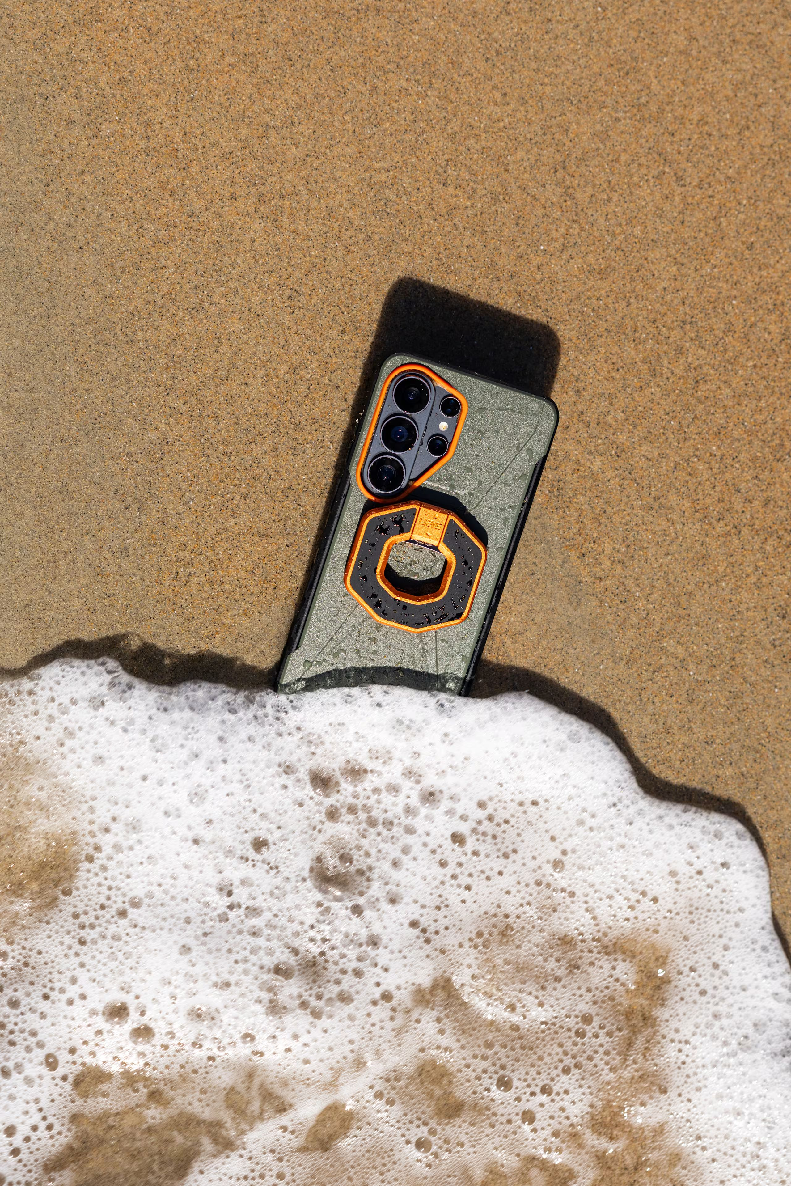 Чехол-осушитель UAG для смартфона с технологией DRYOUT® Active Moisture-Removal Black (98418211V4040) фото15