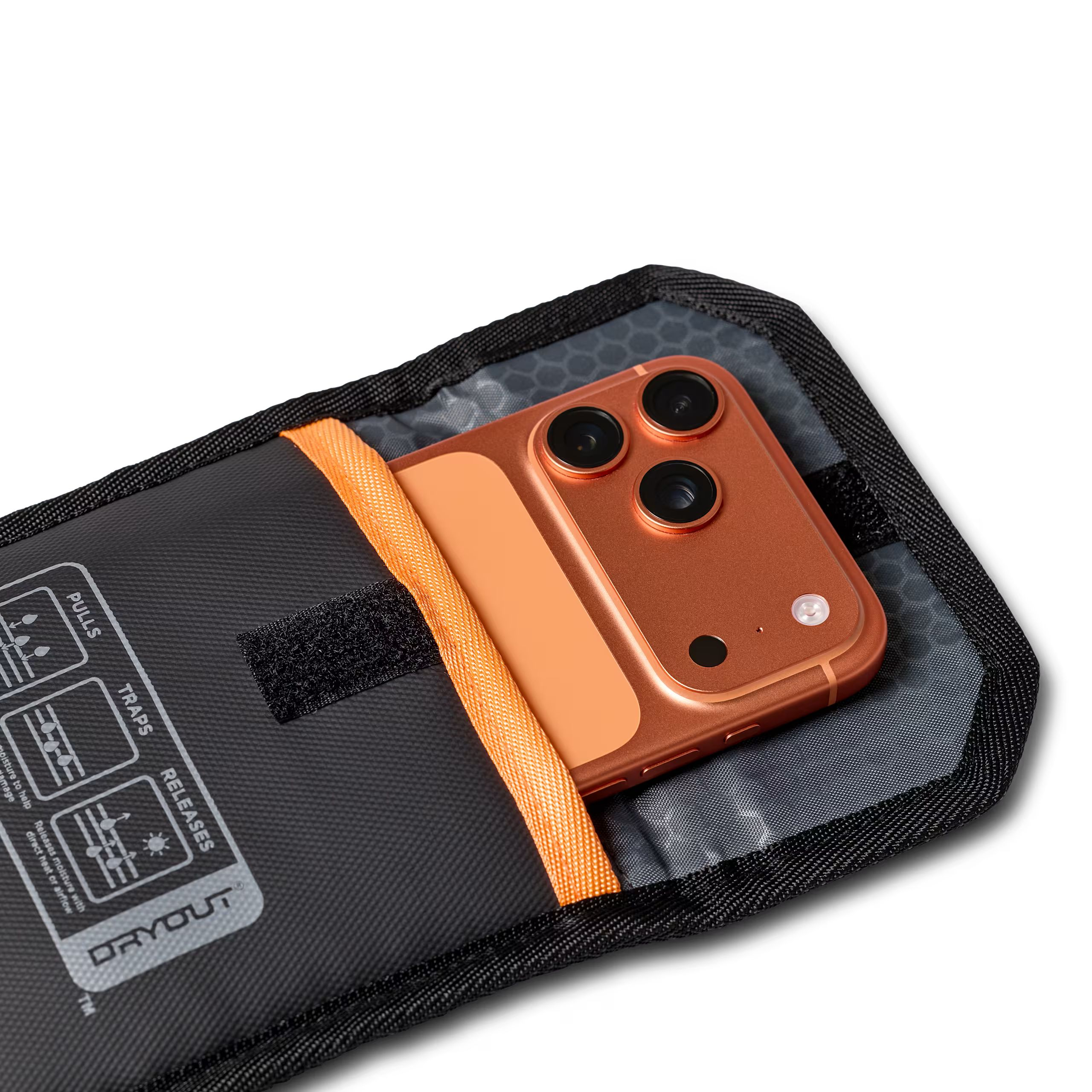 Чехол-осушитель UAG для смартфона с технологией DRYOUT® Active Moisture-Removal Black (98418211V4040) фото18
