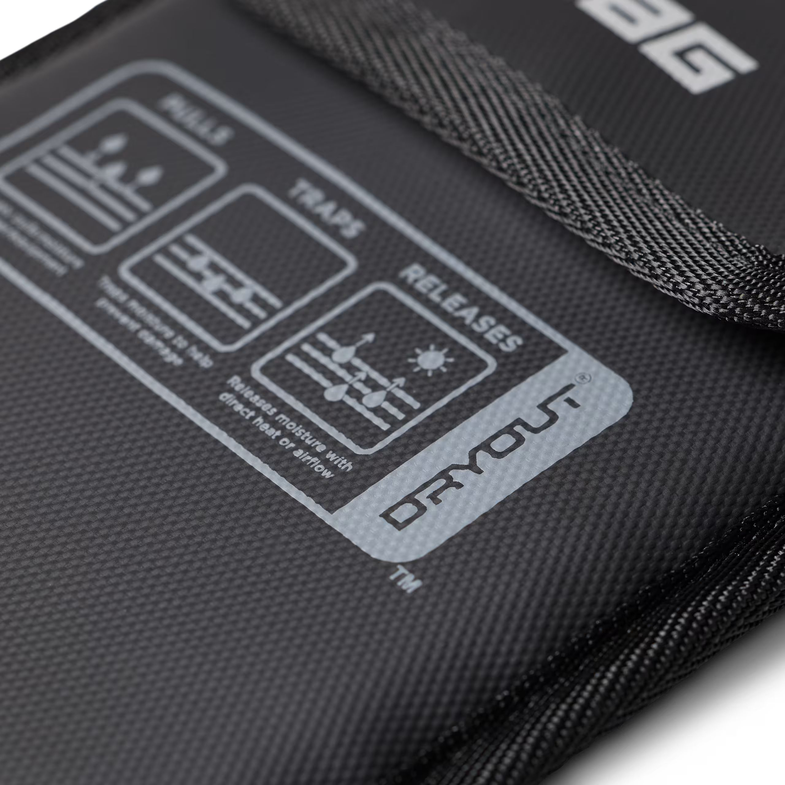 Чехол-осушитель UAG для смартфона с технологией DRYOUT® Active Moisture-Removal Black (98418211V4040) фото20