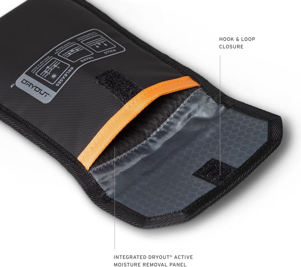 Чехол-осушитель UAG для смартфона с технологией DRYOUT® Active Moisture-Removal Black (98418211V4040) фото7