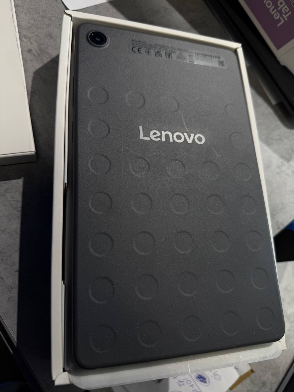 Планшет Lenovo Tab One 4/128 WiFi Luna Grey + Clear Case (ZAF00131UA) фото