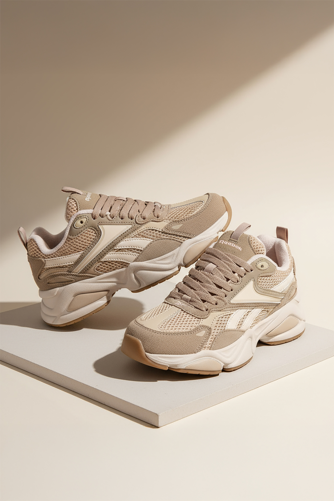Кроссовки женские Reebok CWB-CHARGE AR30246WTCQ 39 бежевые фото8