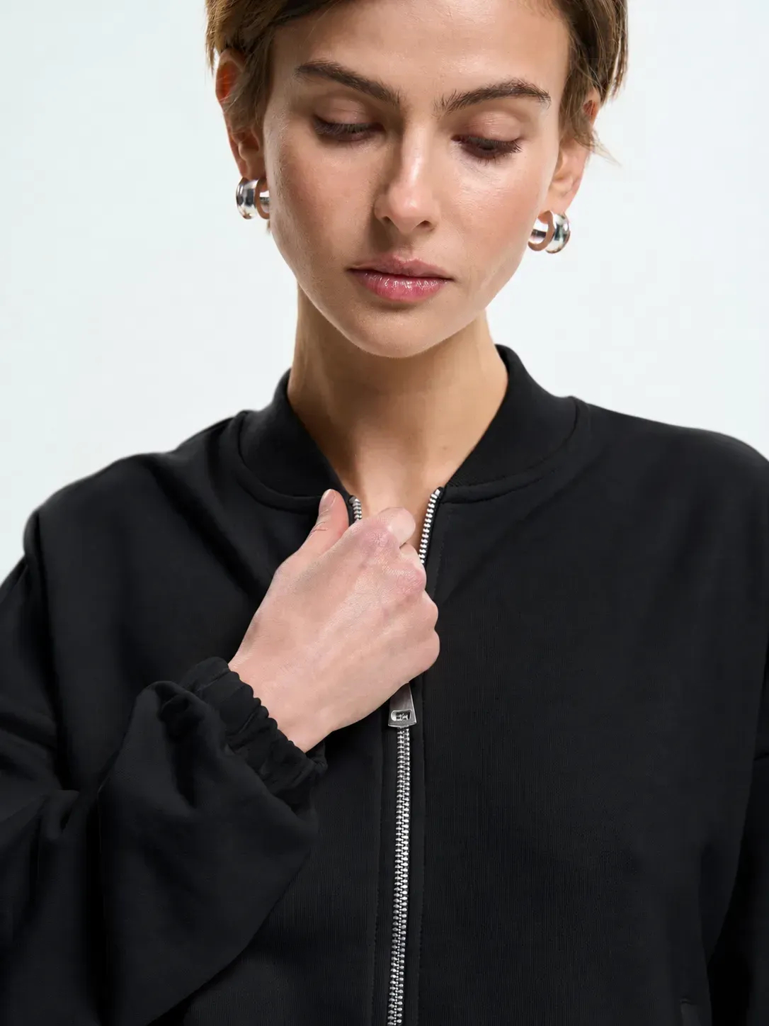 Бомбер женский Roza 240609 2XL черный фото5